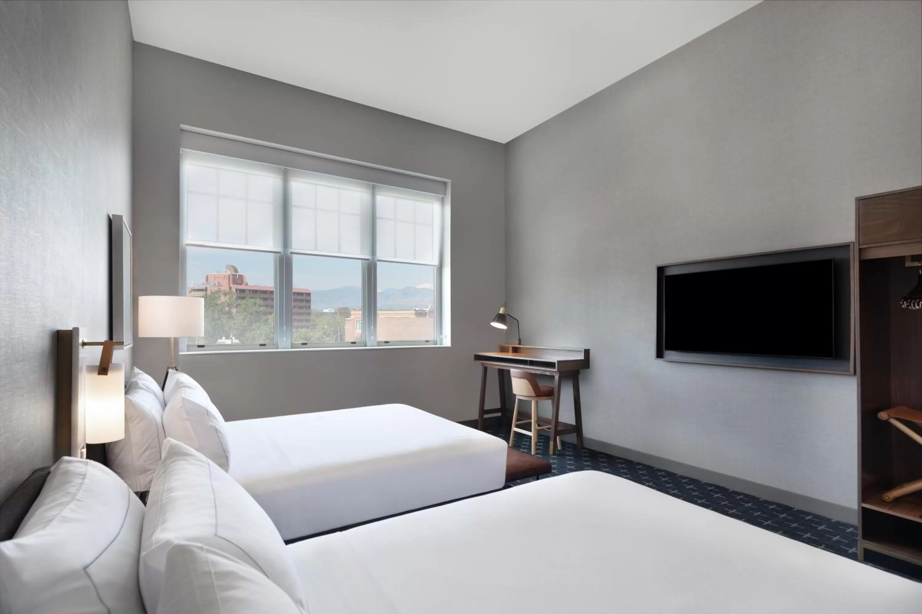 TV and multimedia, Bed in The Slate Hotel Denver Downtown, Tapestry by Hilton