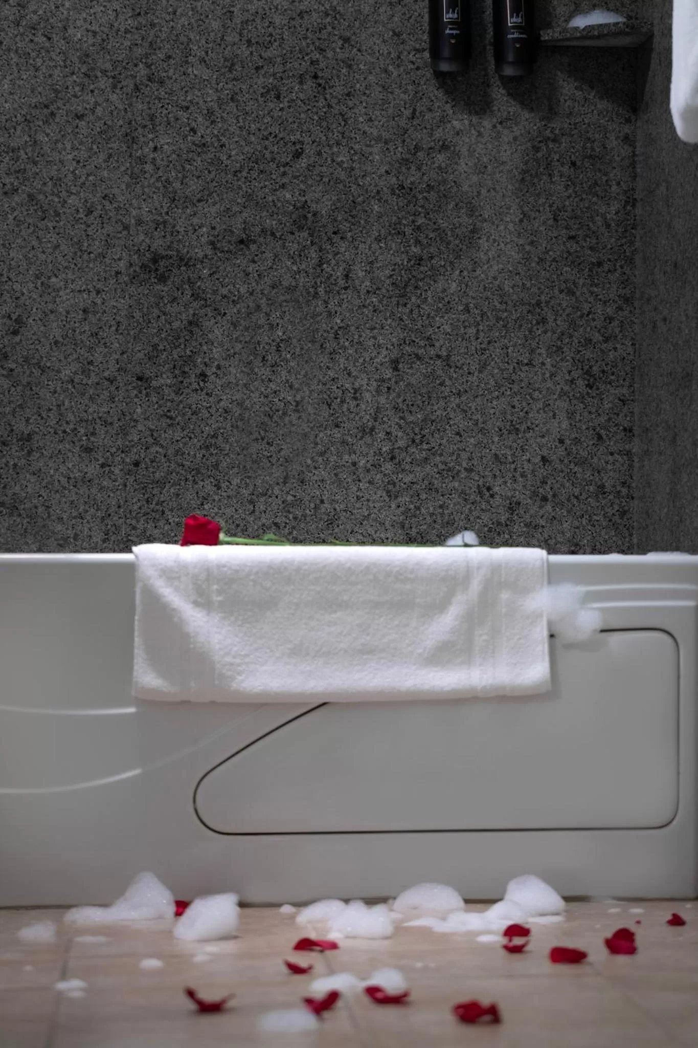 Bathroom in Rivertide Suites