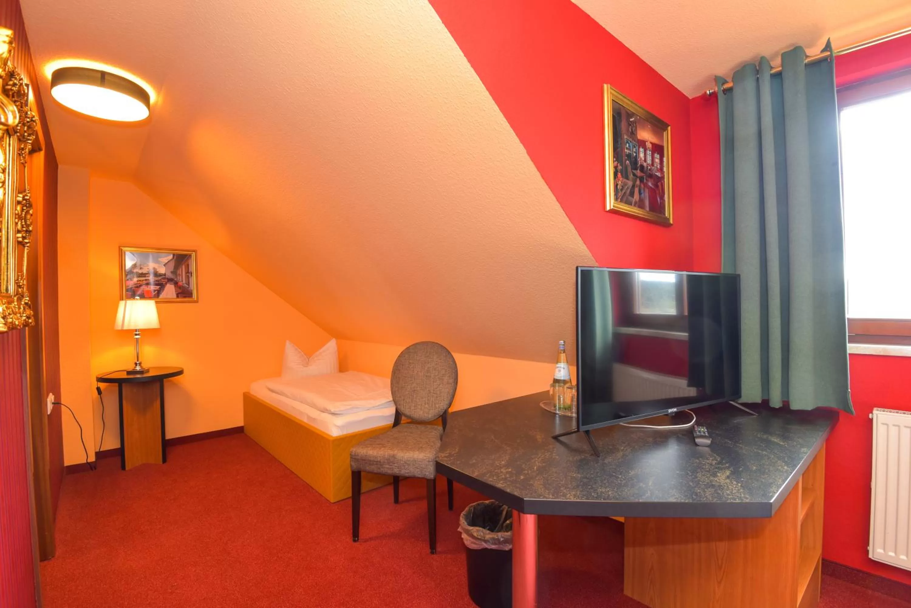 Photo of the whole room, TV/Entertainment Center in Riverdam