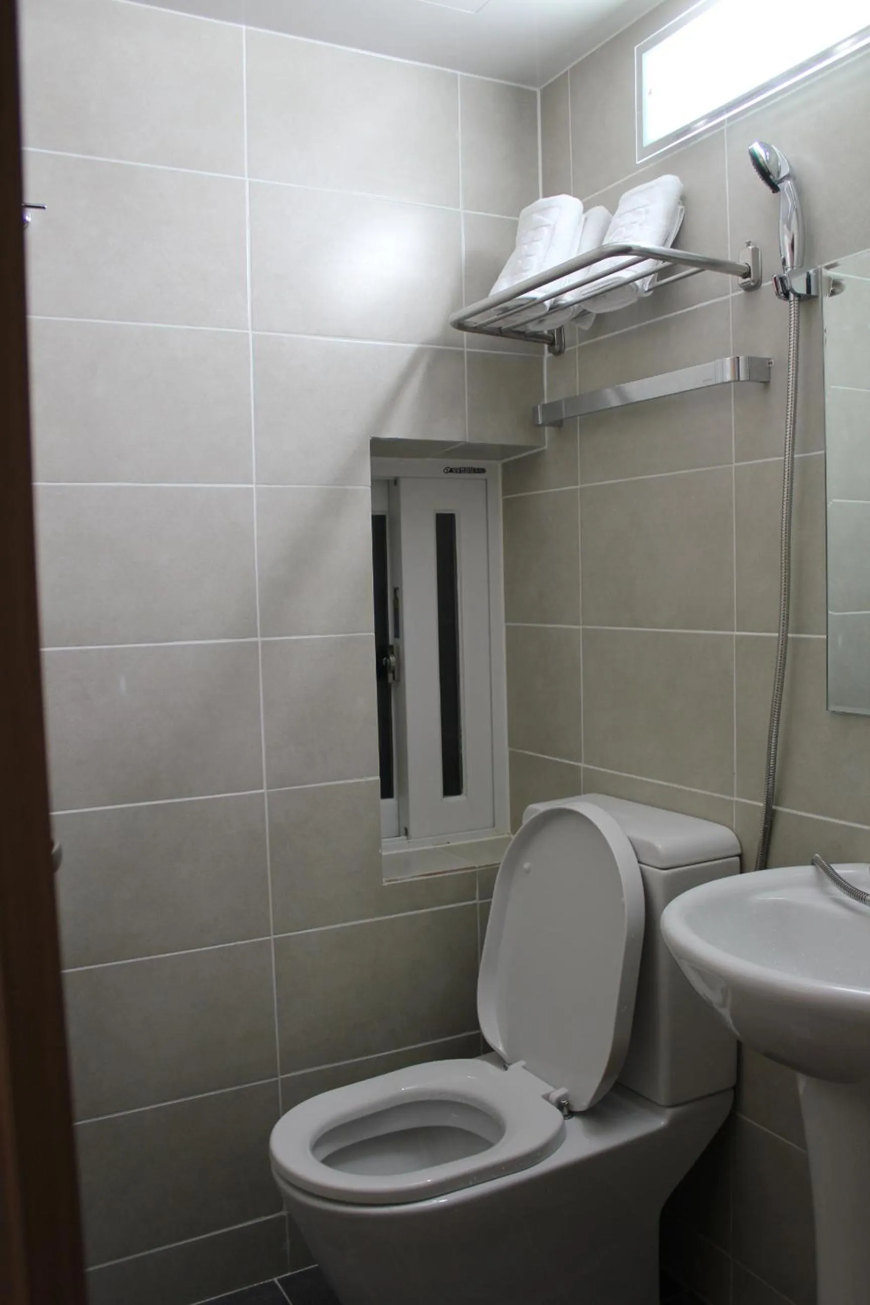 Shower in B My Guesthouse