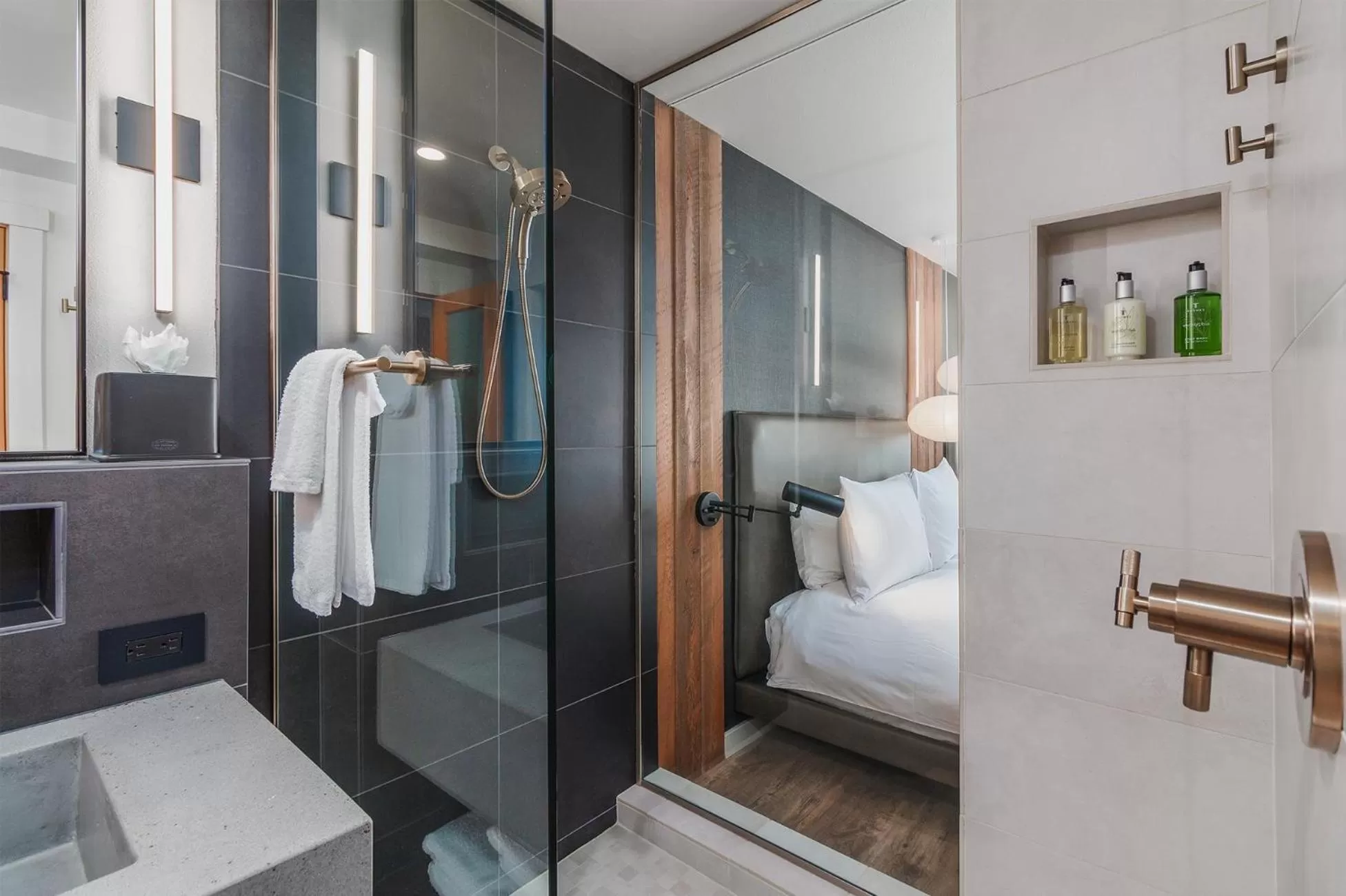 Bed in Headlands Coastal Lodge & Spa