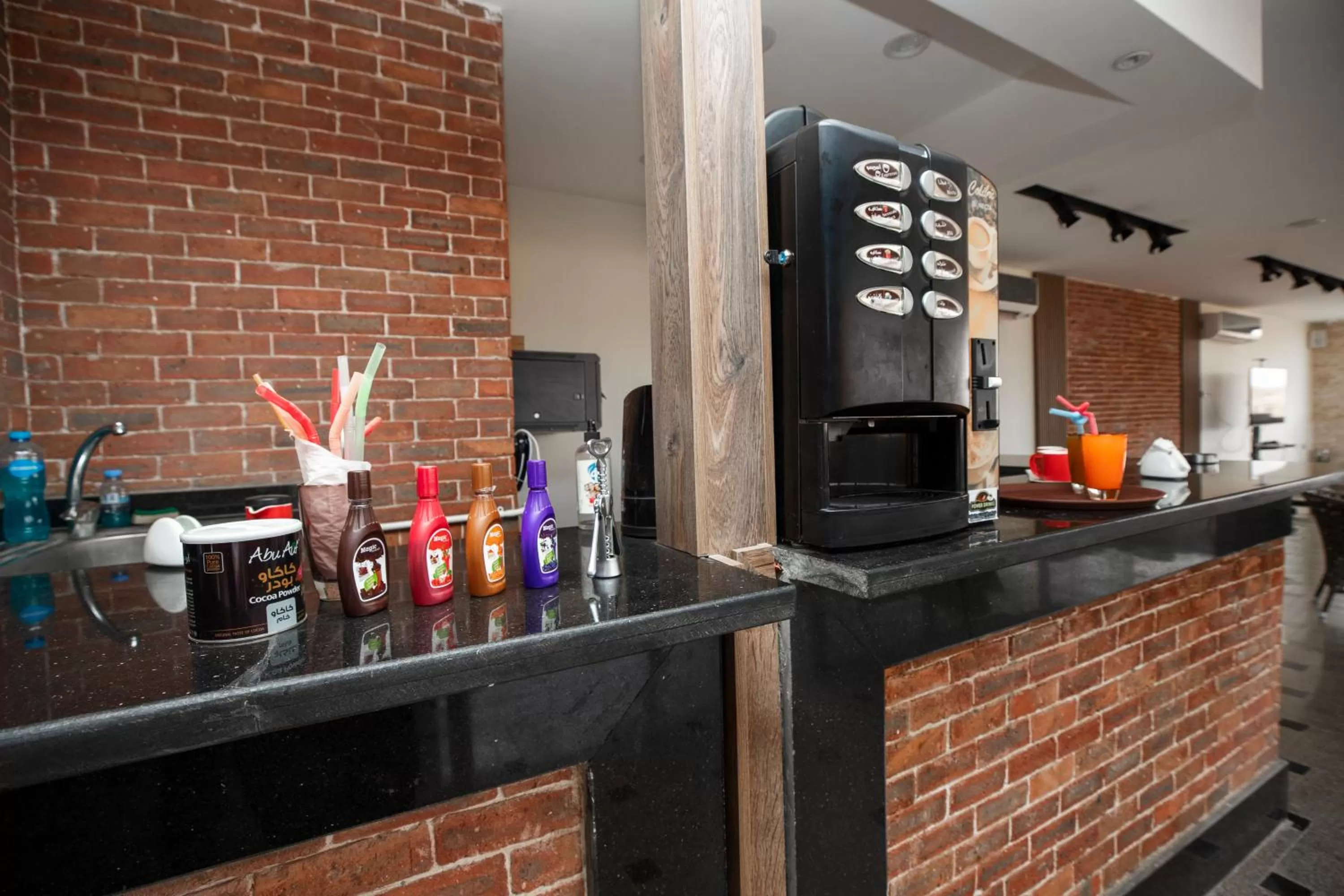 Restaurant/places to eat in Brothers Pyramids View Hotel