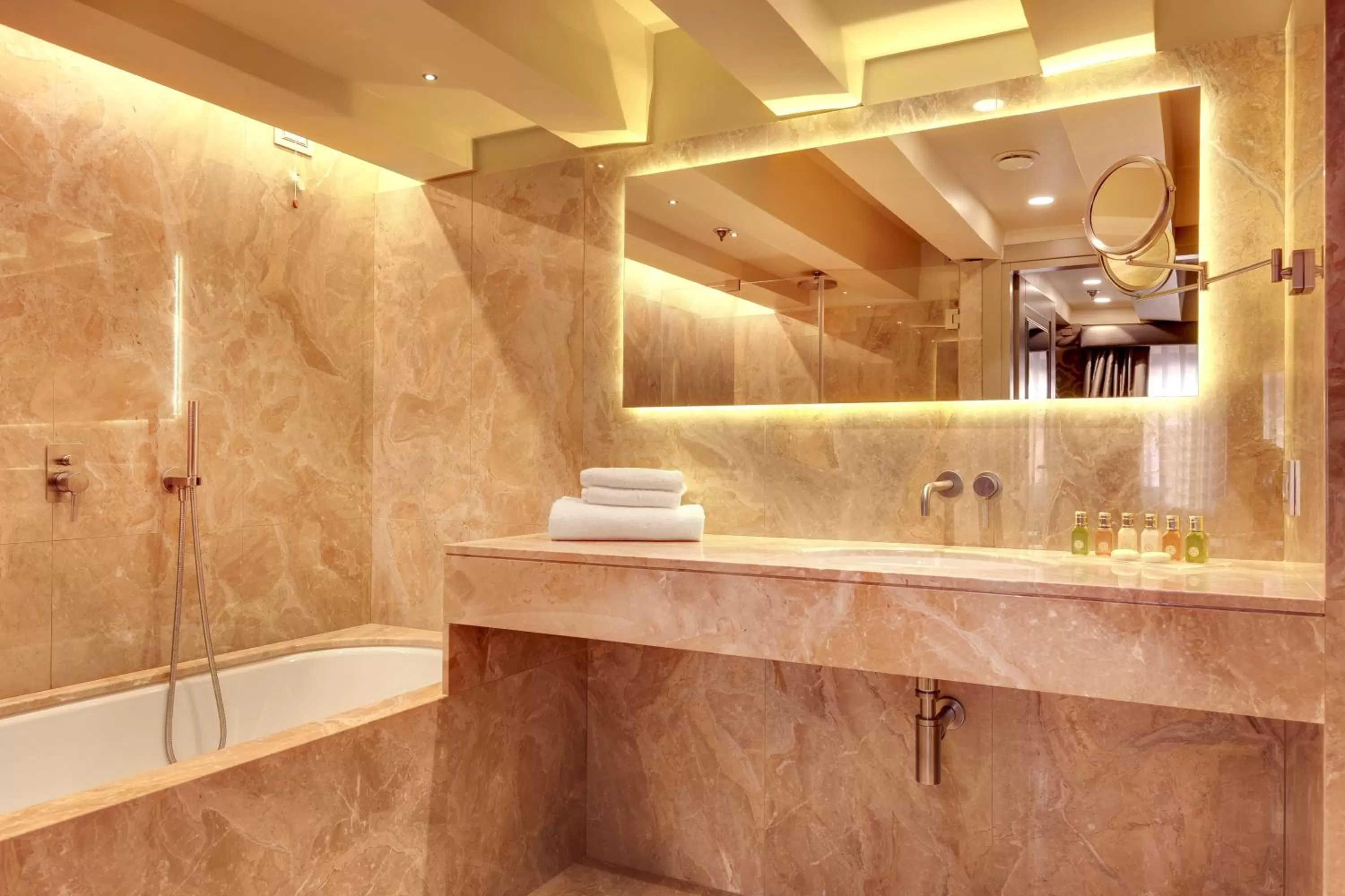 Bathroom in Hotel Donà Palace