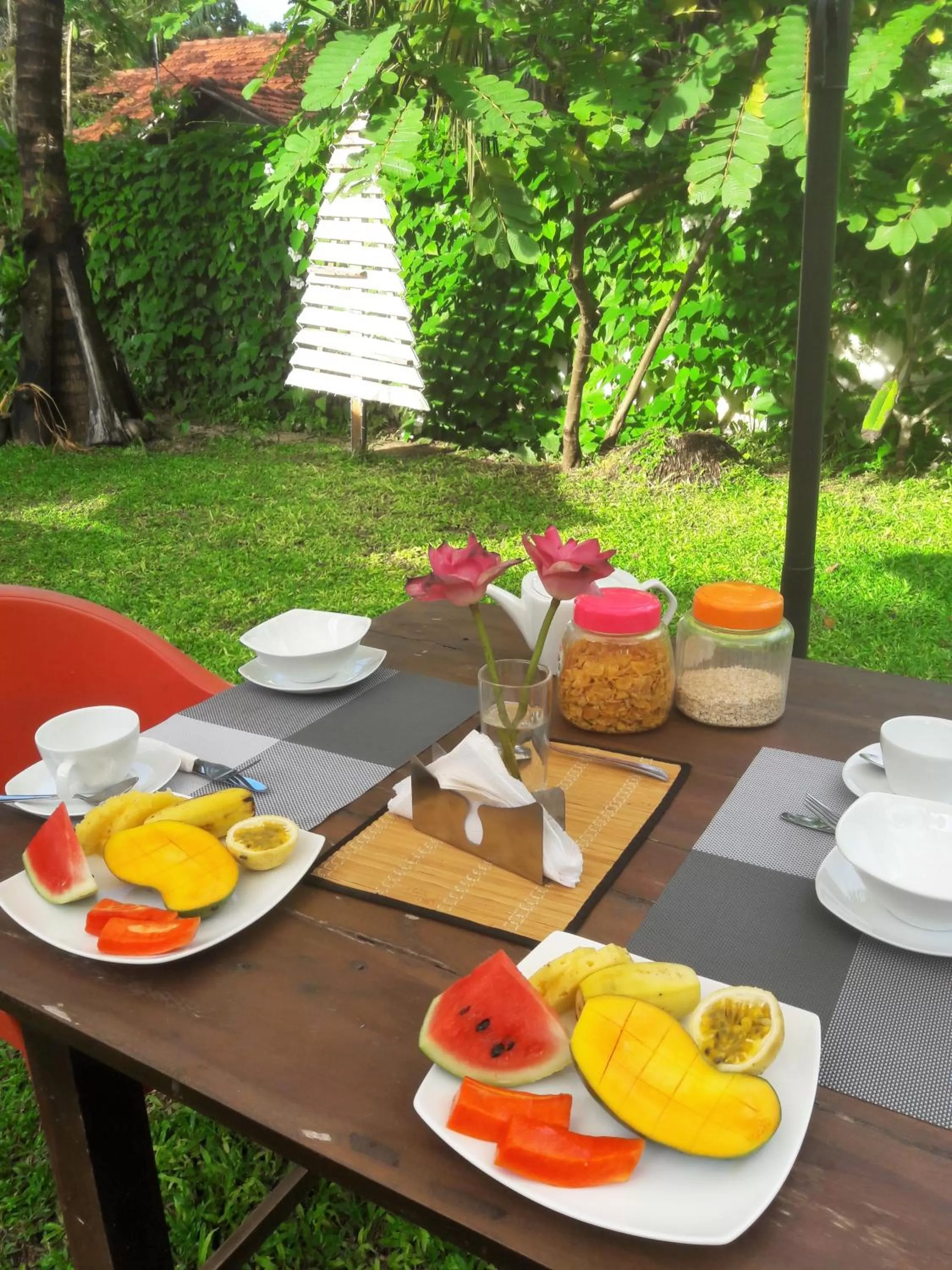 Continental breakfast, Food in SriMany