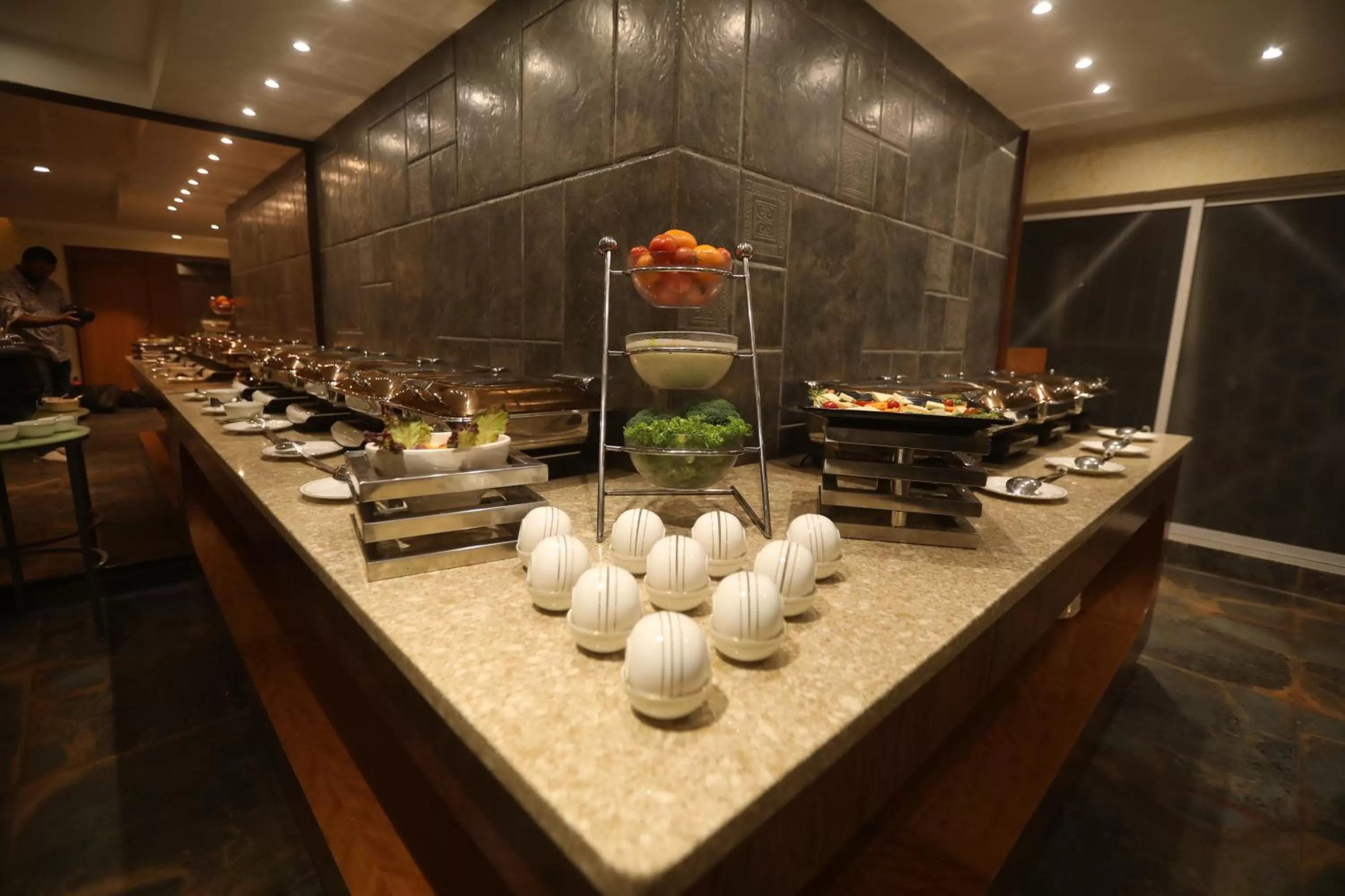 Restaurant/places to eat in Hotel Cliffton