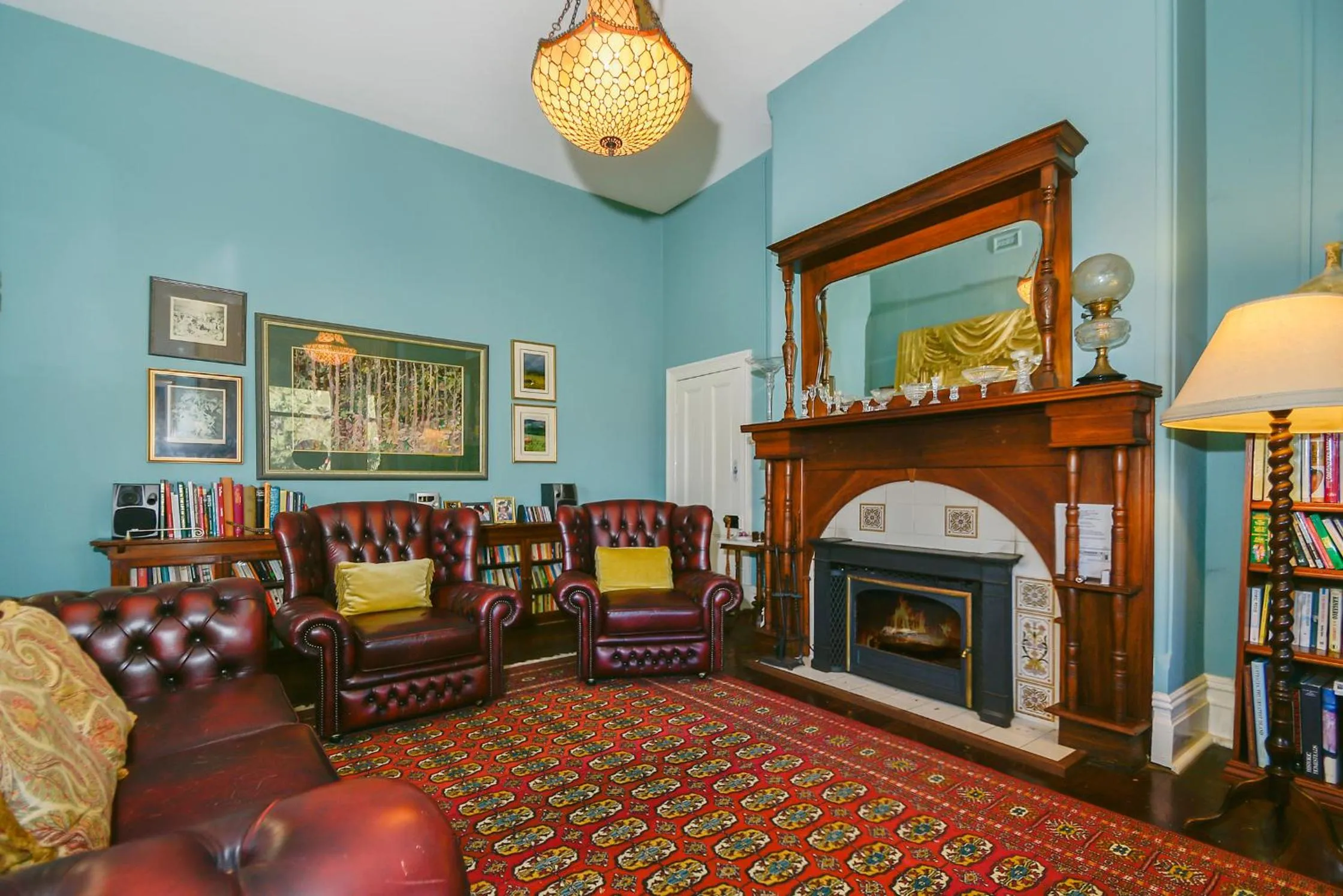 Communal lounge/ TV room in Ford House Bed & Breakfast