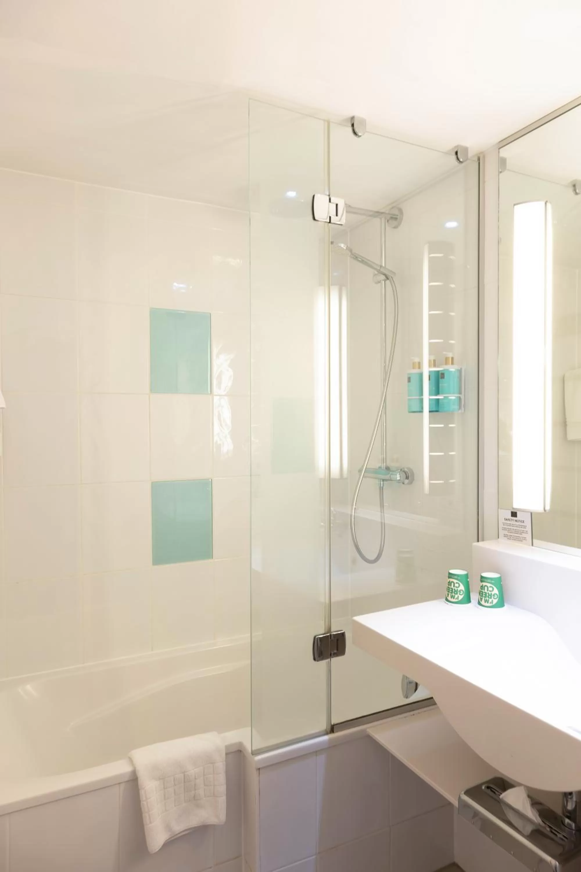 Shower in Novotel Liverpool Centre