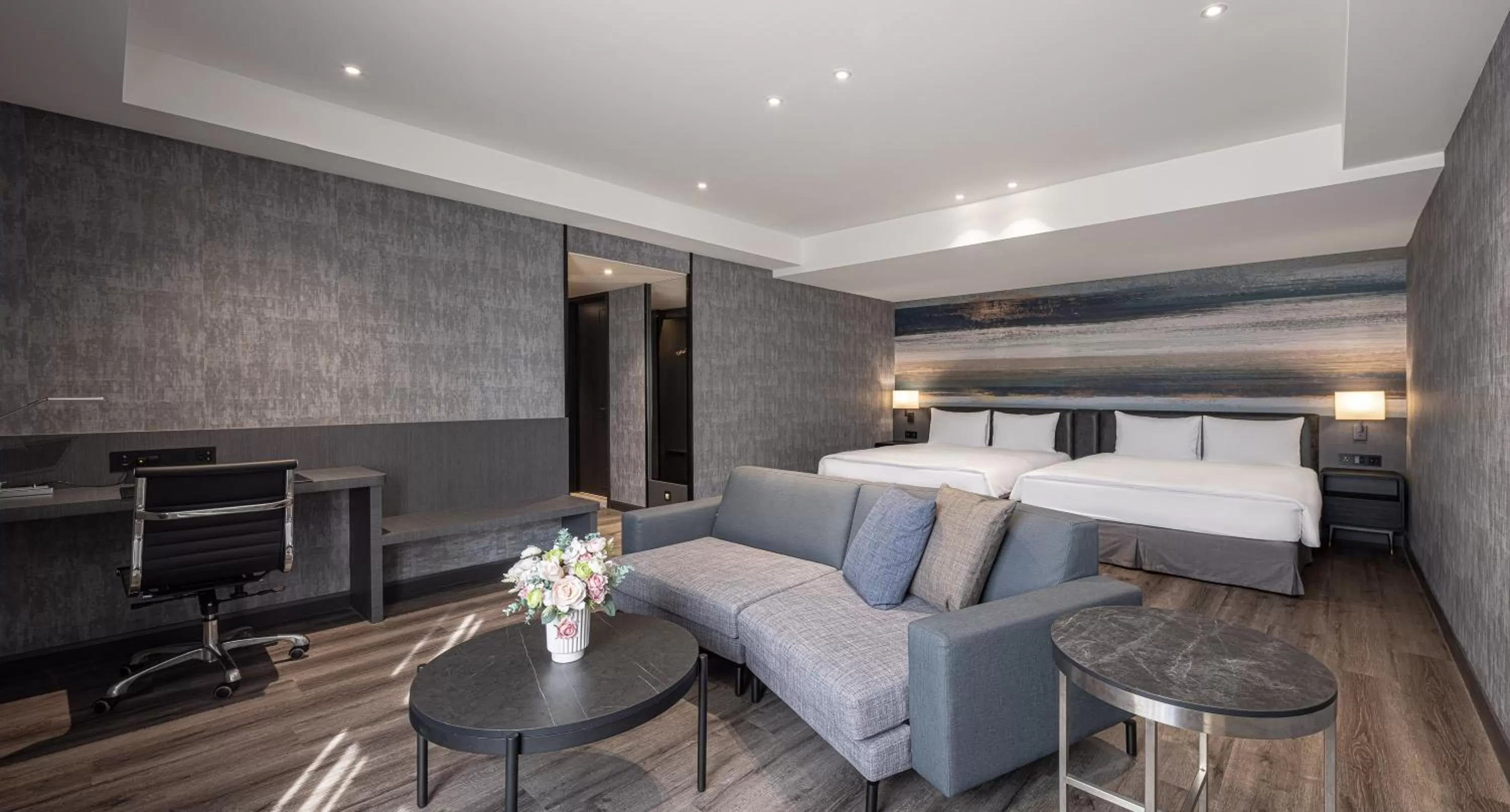 Premier Family Room in Lakeshore Hotel Metropolis