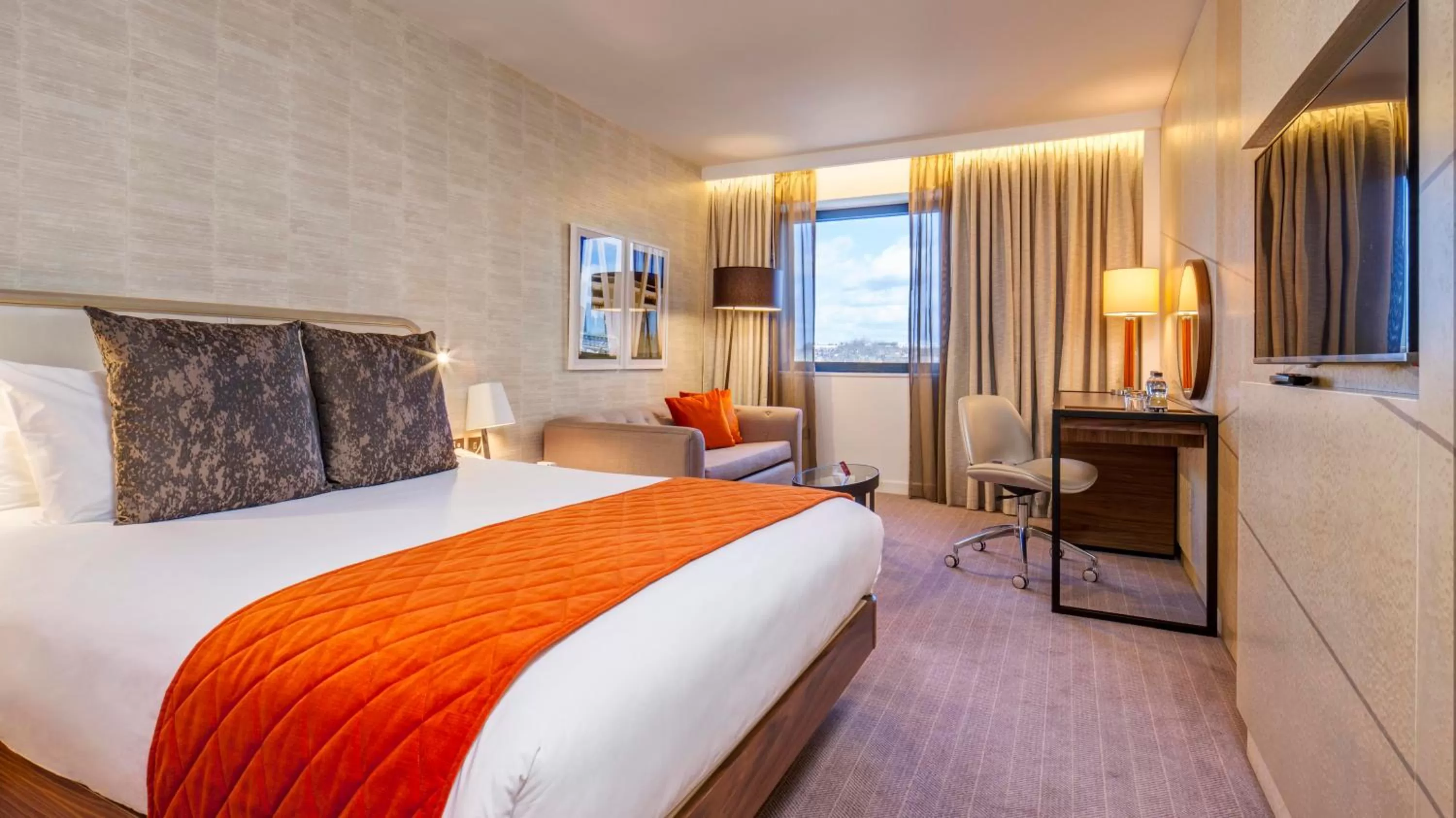Bedroom, Bed in Crowne Plaza London Kings Cross by IHG