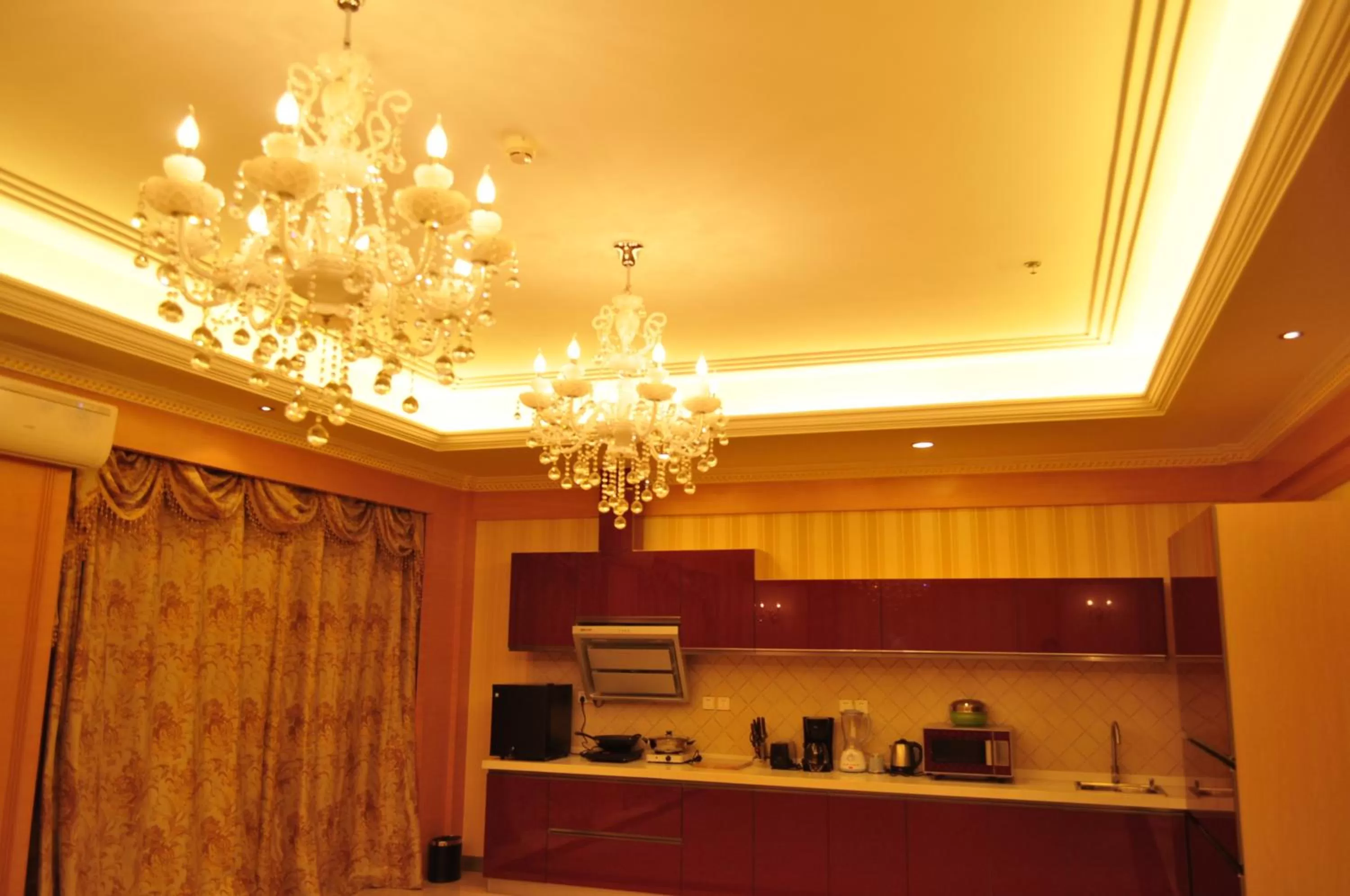 Dining area, Kitchen/Kitchenette in Sogecoa Golden Peacock