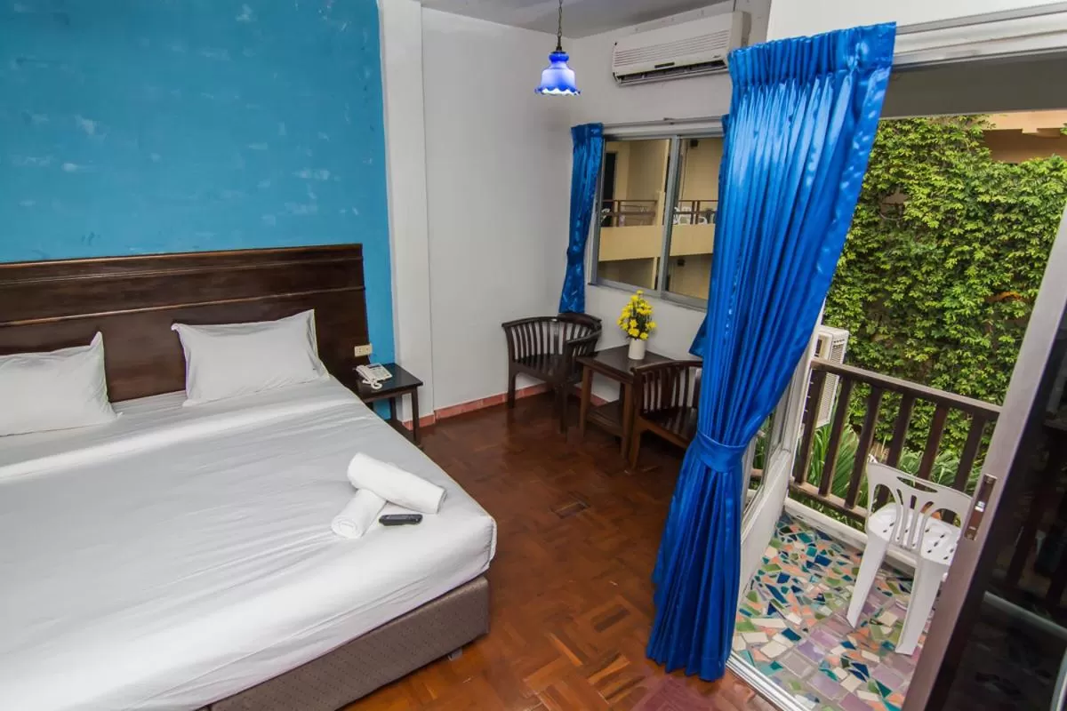 Photo of the whole room, Bed in Sutus Court 2