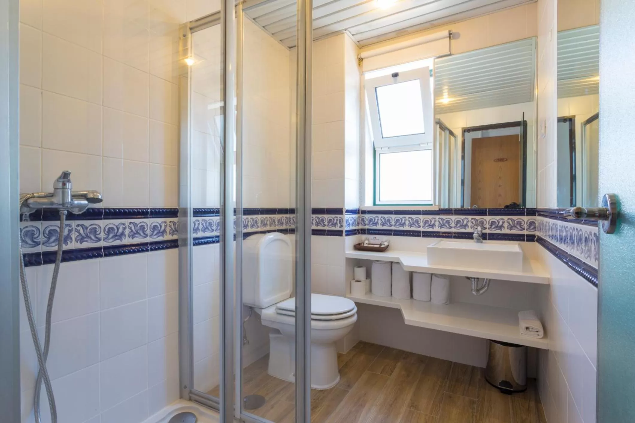 Shower in Hotel Alcatruz