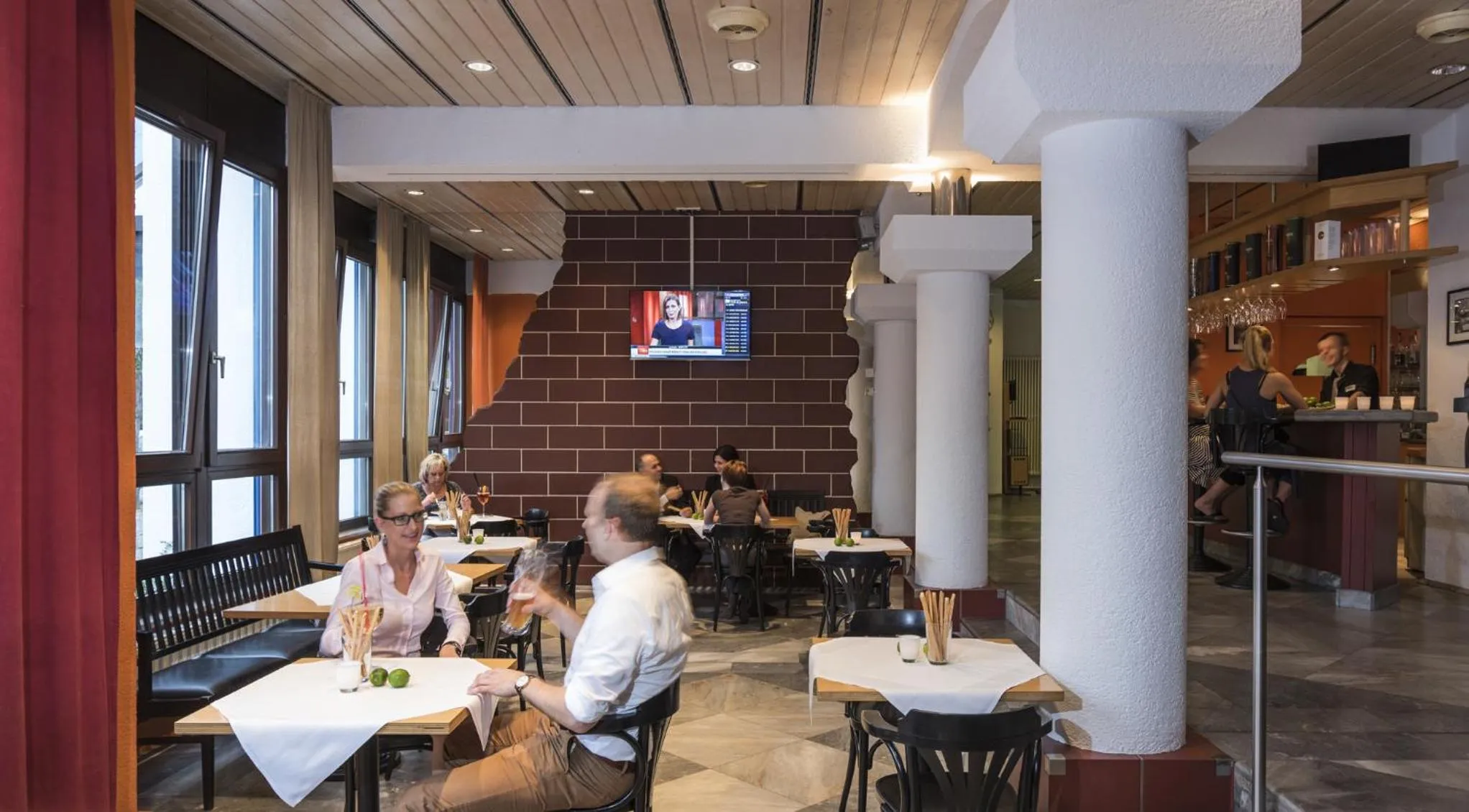 Restaurant/places to eat in Hotel Berlin