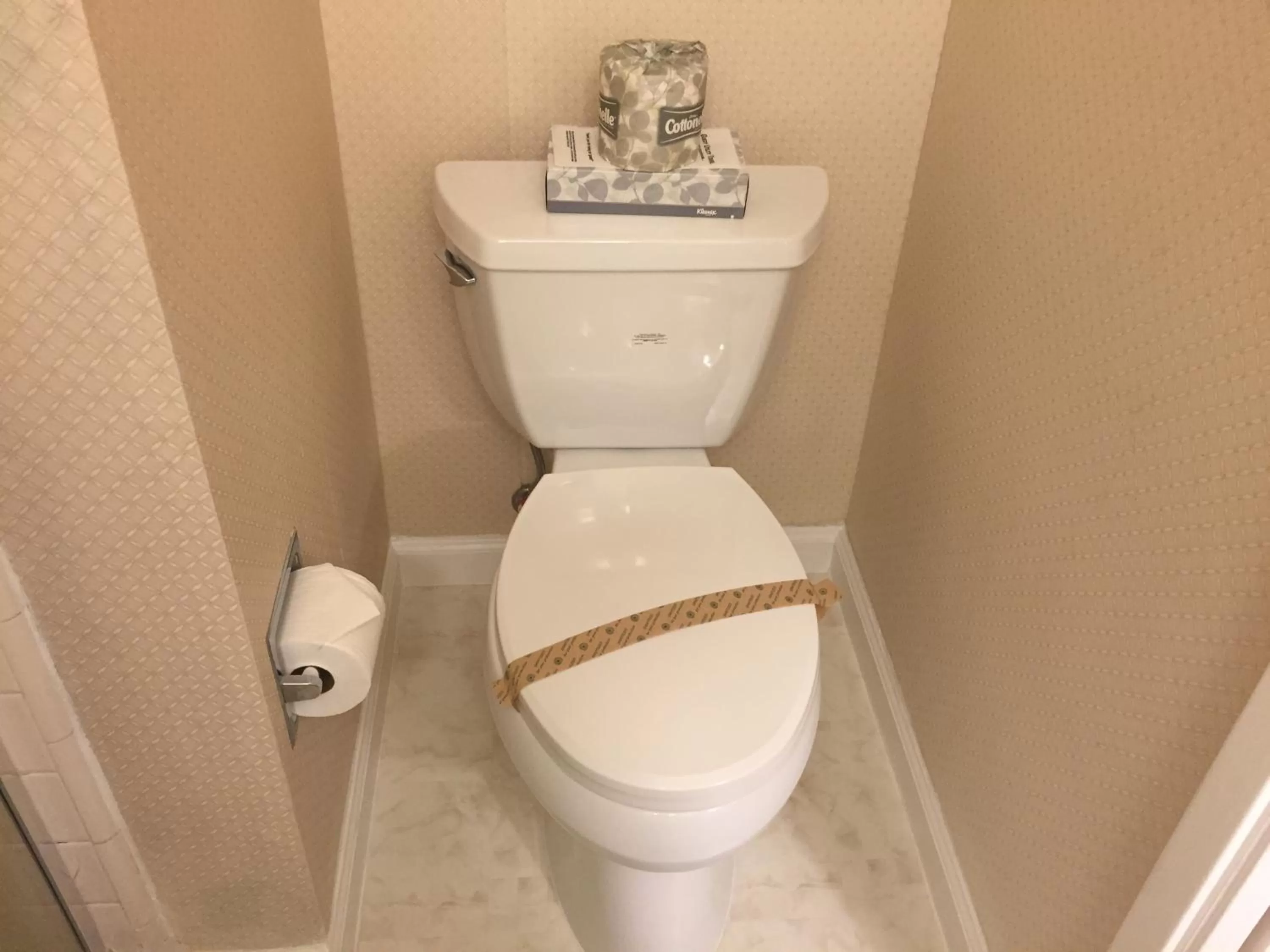 Toilet in Hotel Amari
