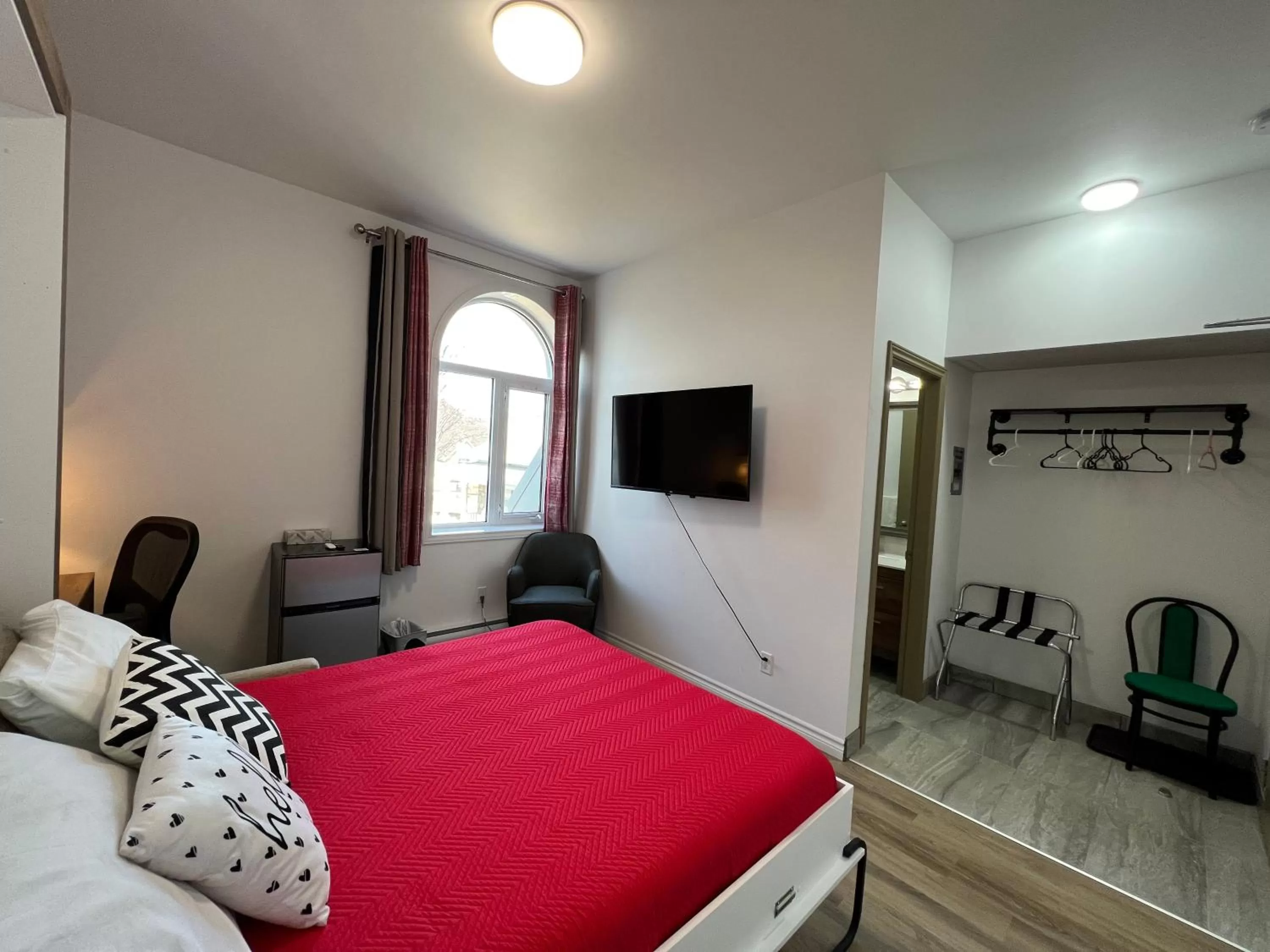 Bed in Auberge Le St-Alexis