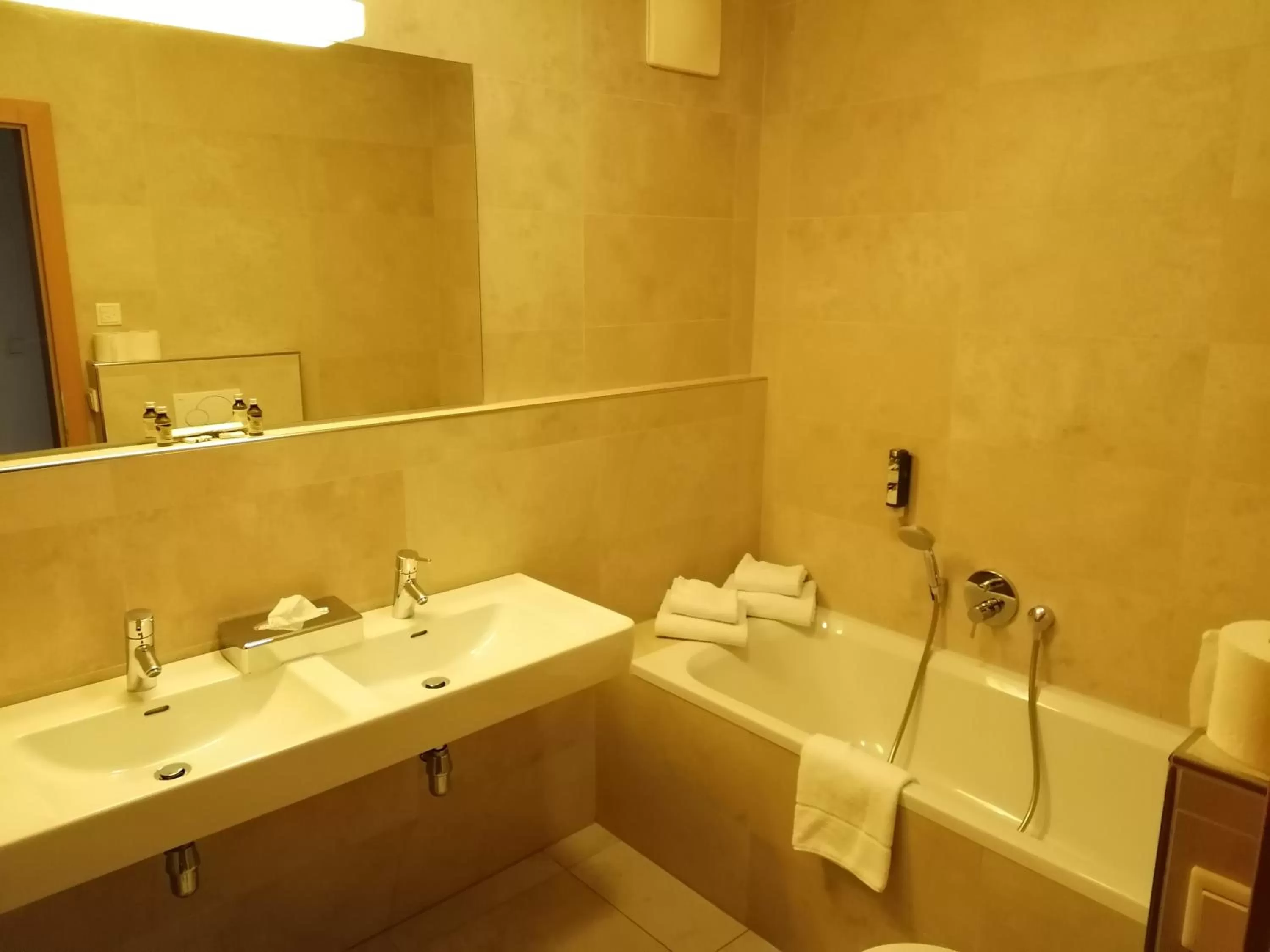 Family Suite with Free Tauern Spa Entry in Auhof Wirtshaus & Suiten