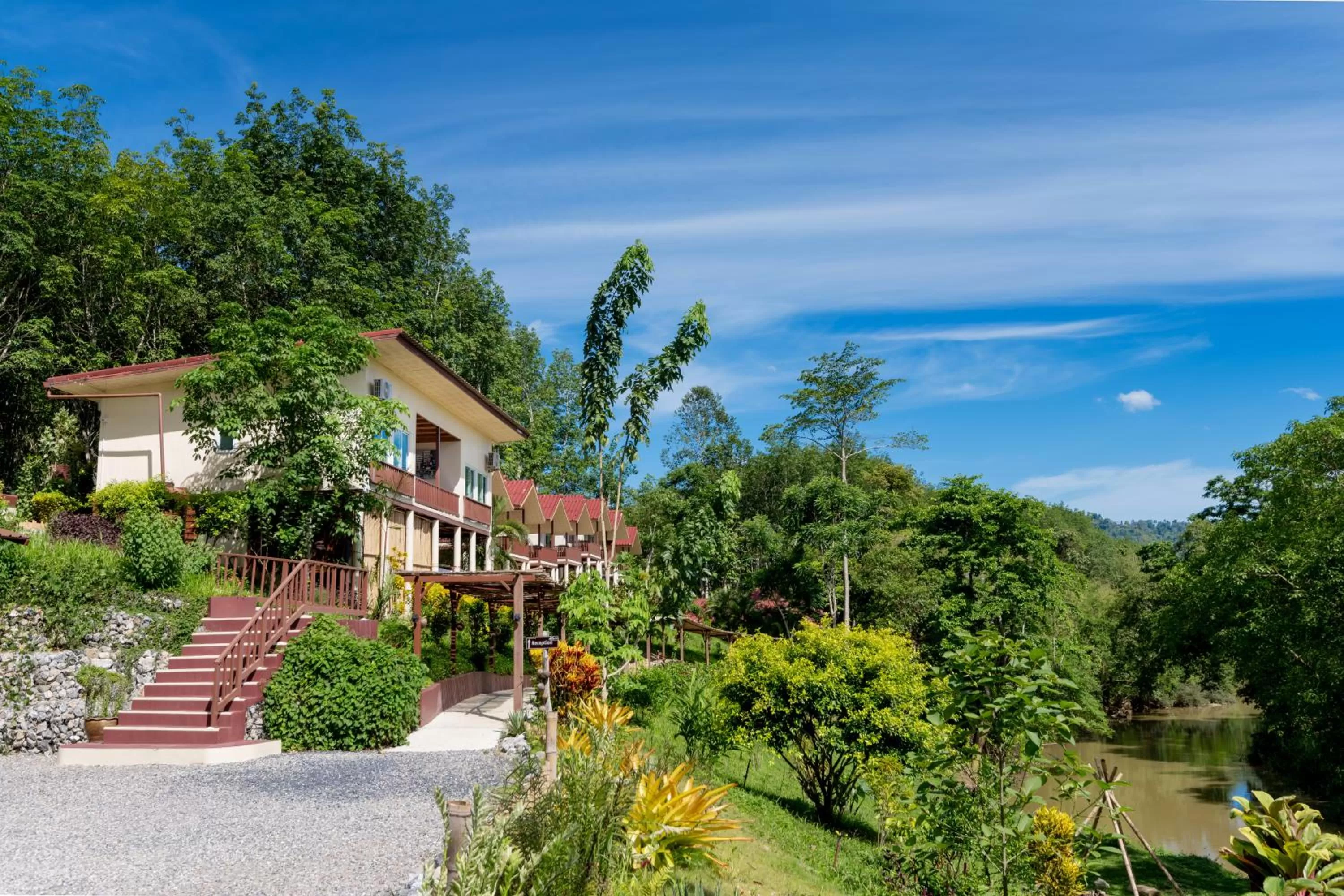 Khao Sok River Home Resort