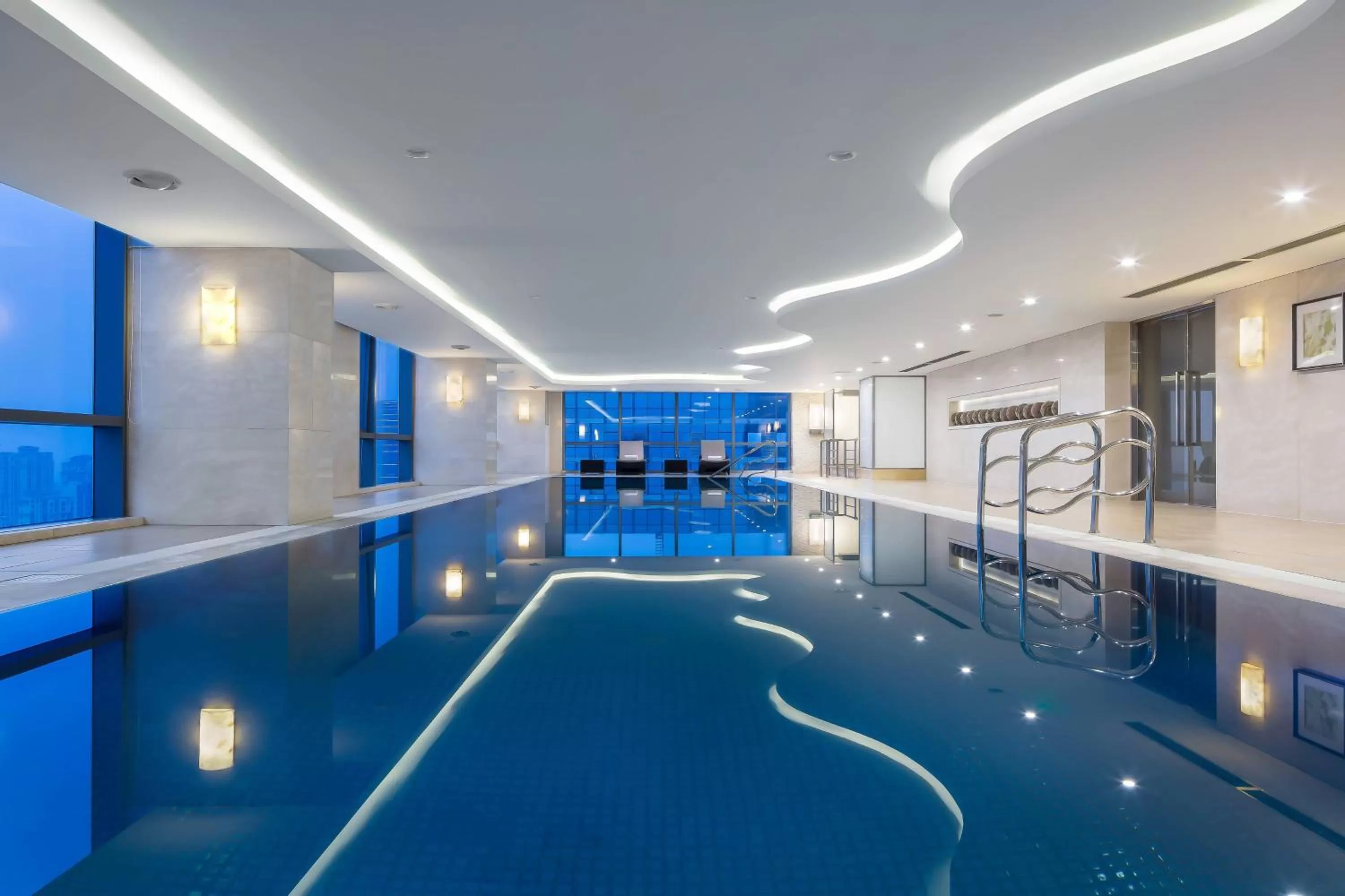 Swimming pool in Courtyard by Marriott Suzhou