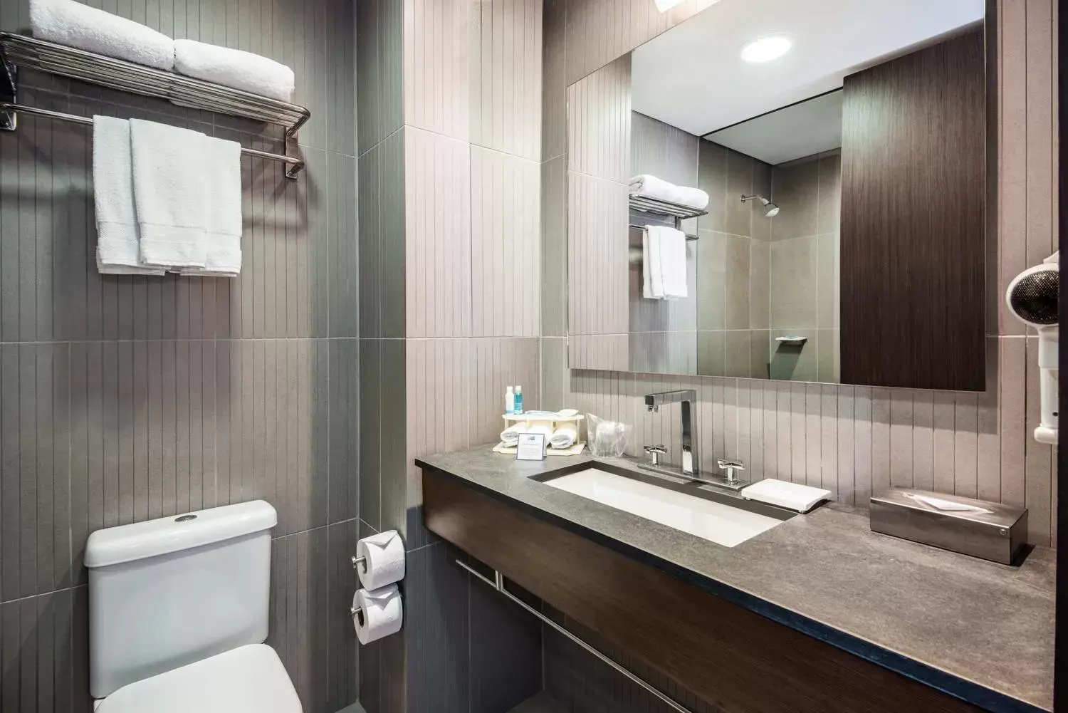 Standard King Room with Extra Floor Space in Holiday Inn Express Bogotá - Parque La 93 by IHG Standard King Room with Extra Floor Space in Holiday Inn Express Bogotá - Parque La 93 by IHG