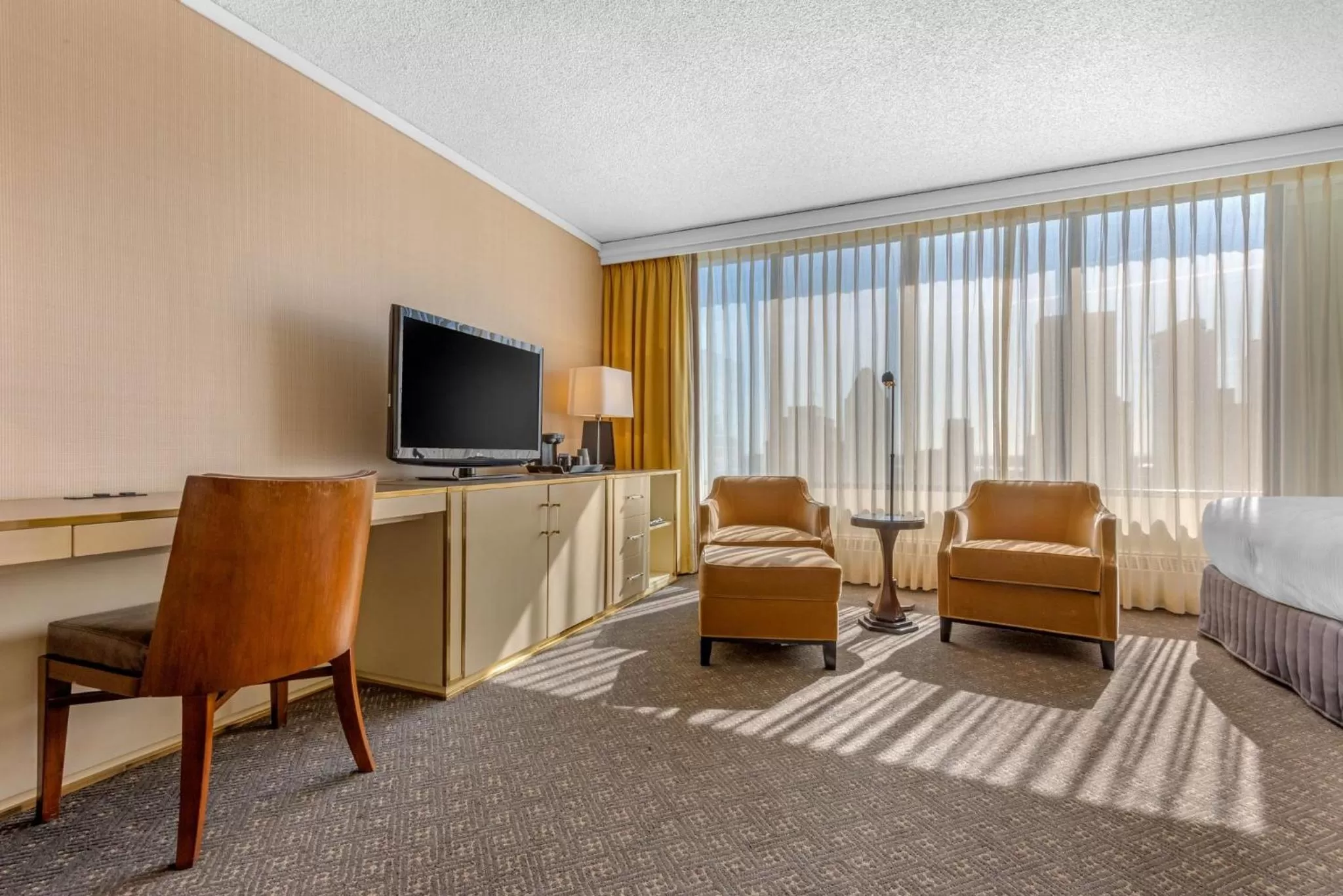 Photo of the whole room in Omni Mont-Royal Hotel