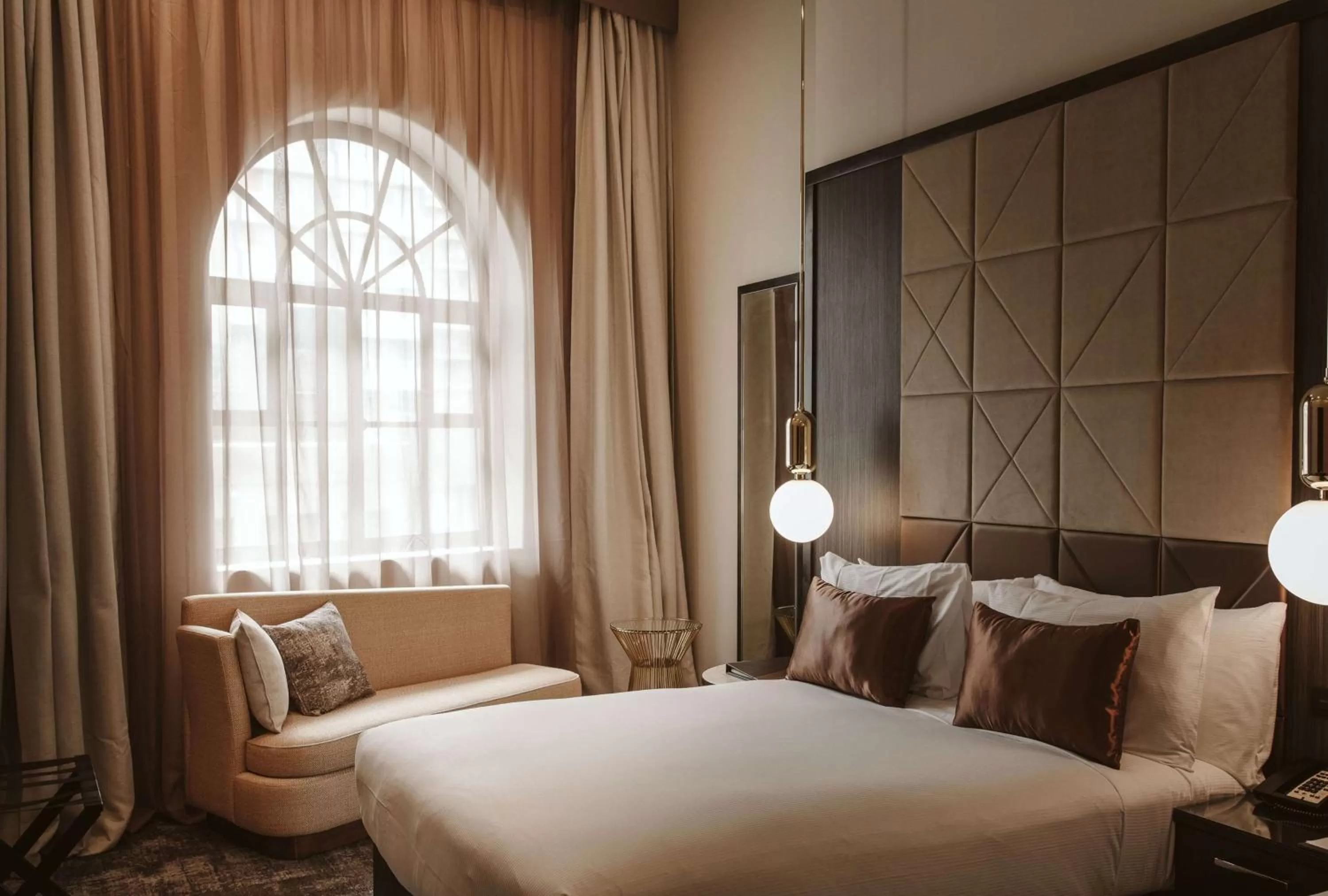 Living room, Bed in Doubletree By Hilton Wellington