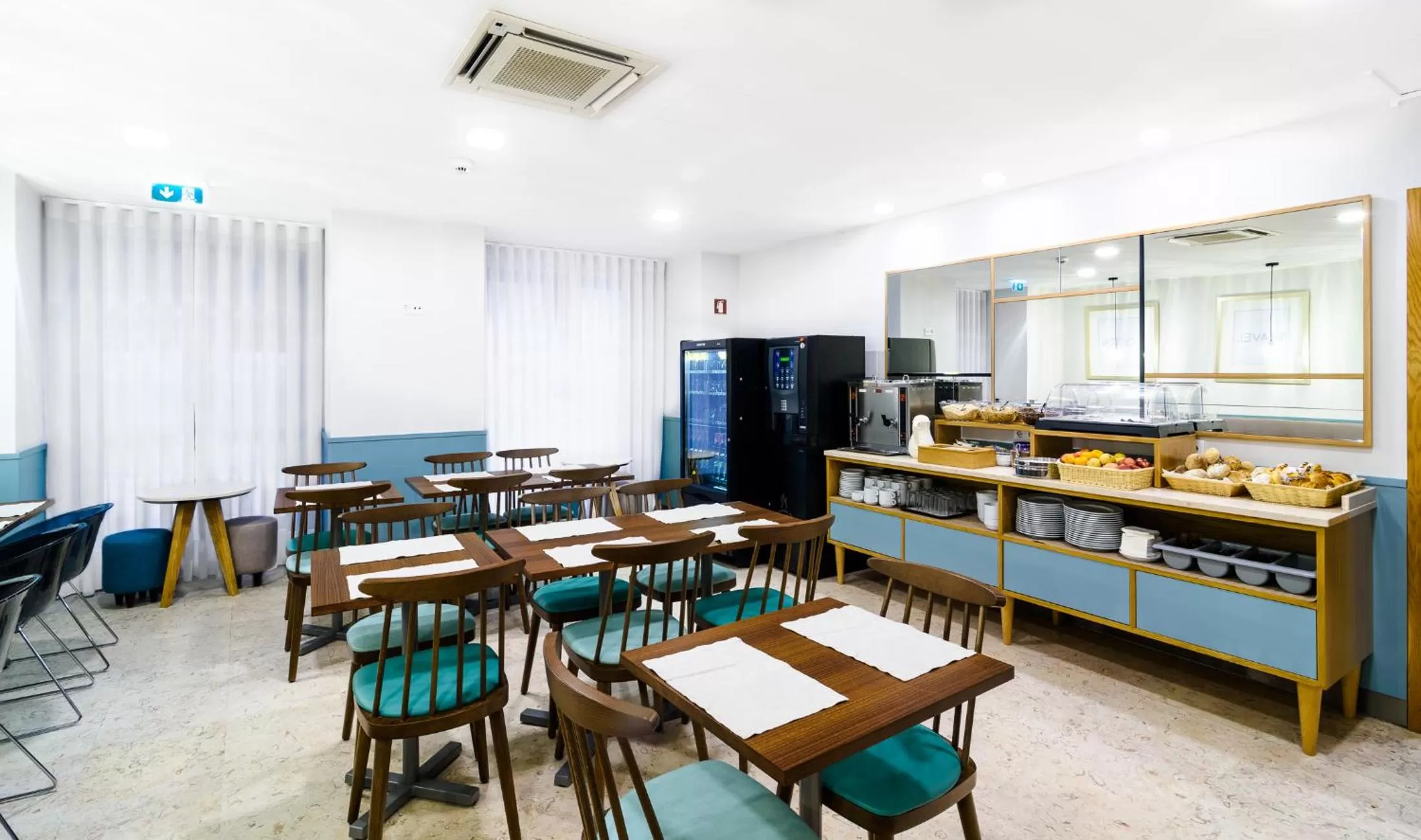 Restaurant/places to eat in Hotel Portuense Lisboa