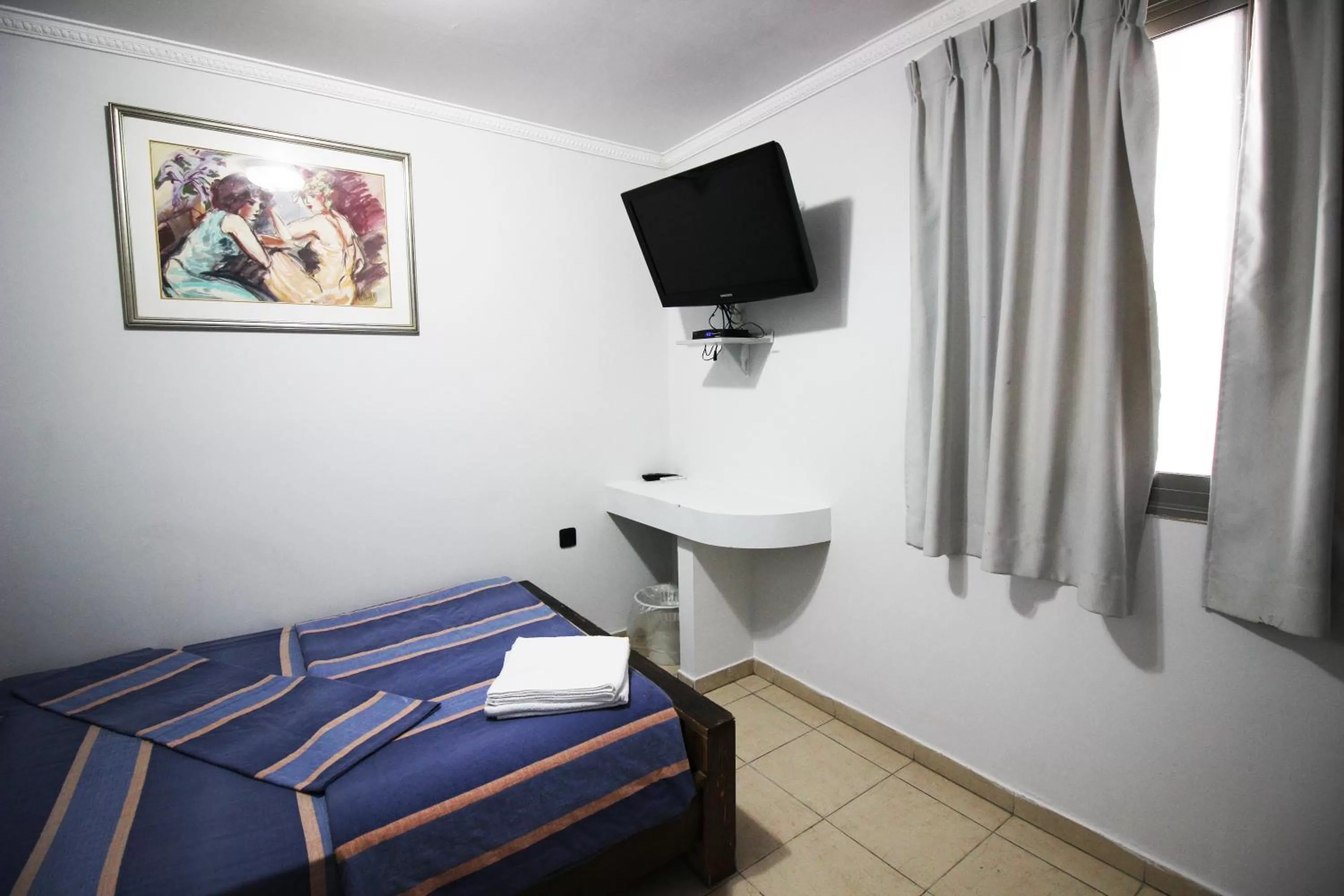 Living room, Bed in Sunset Inn