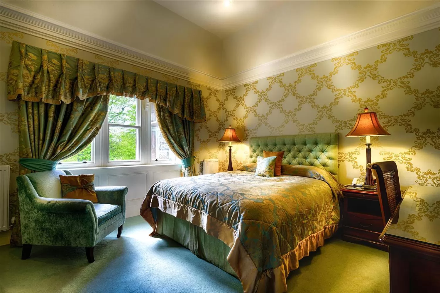 Bed in Mansion House Hotel