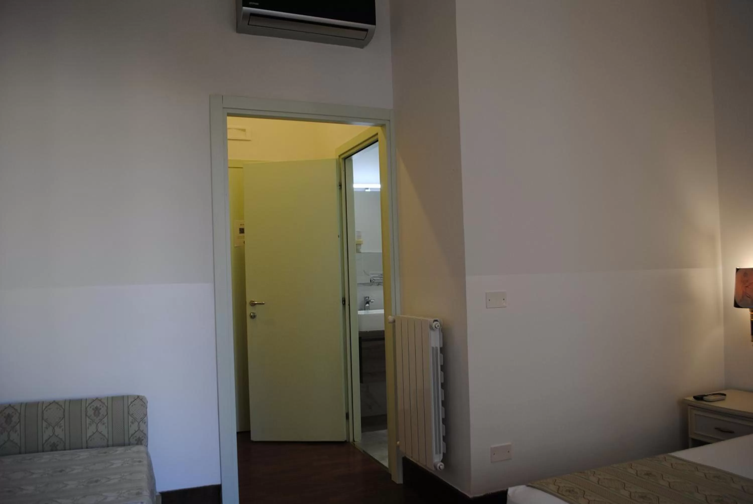 Bedroom, TV/Entertainment Center in B&B Palazzo Sant'Alfano