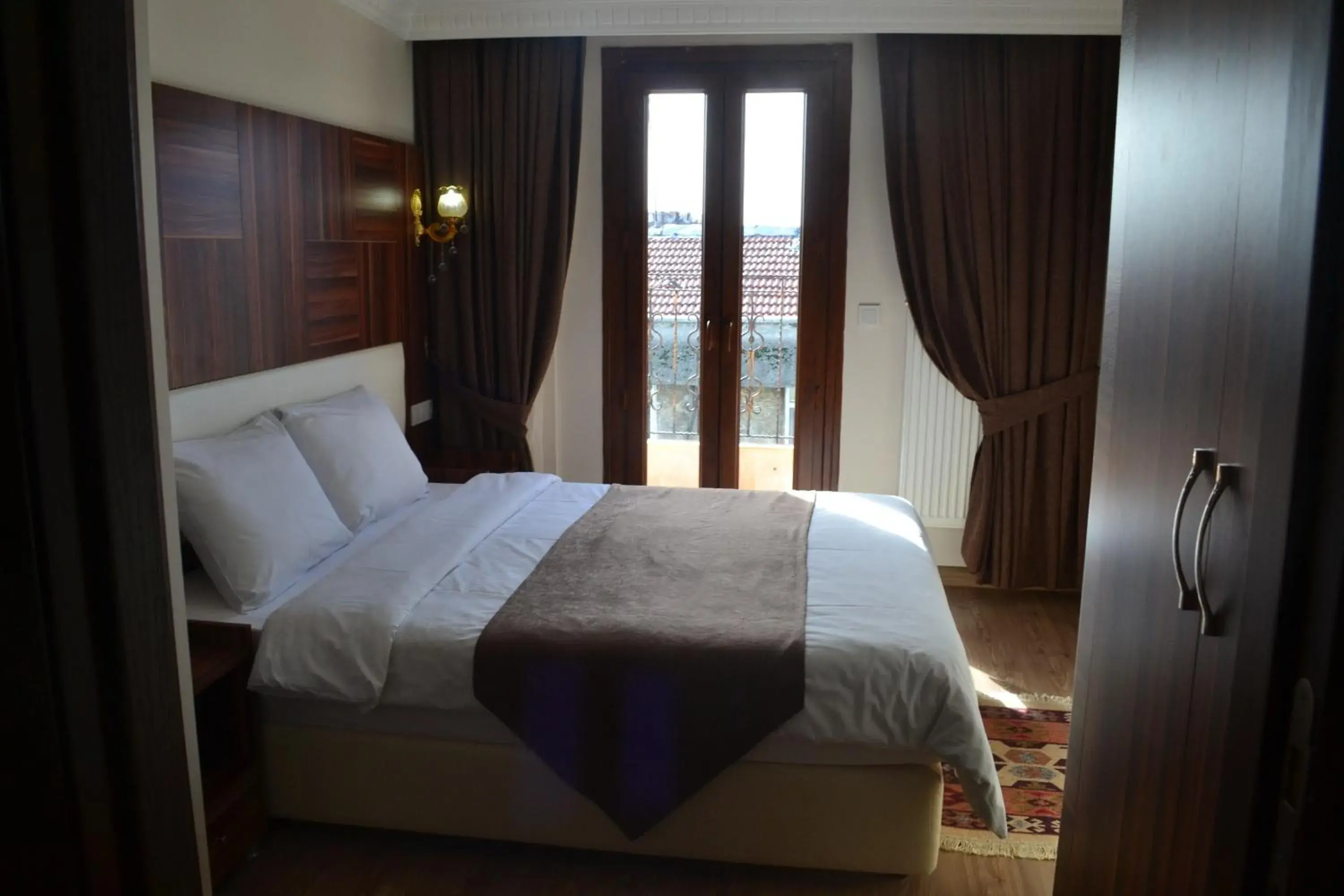 Deluxe Suite with Balcony in New Fatih Hotel Deluxe Suite with Balcony in New Fatih Hotel