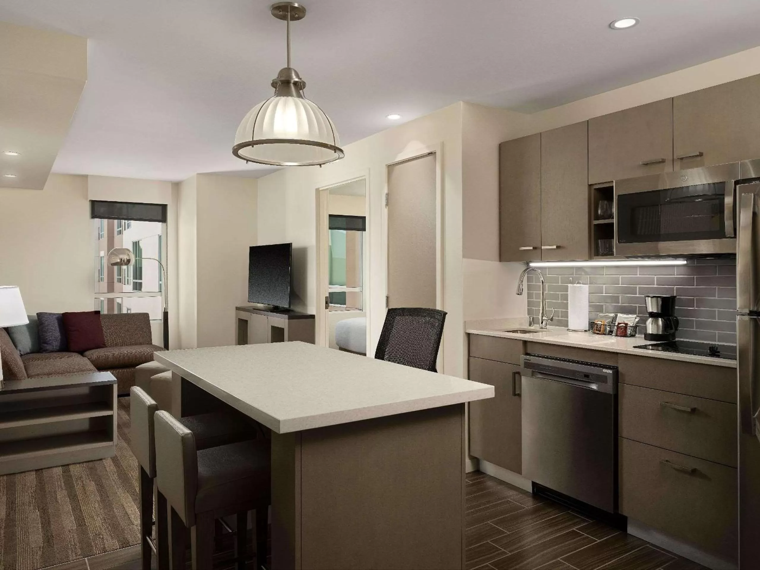 Bedroom in Hyatt House LA - University Medical Center