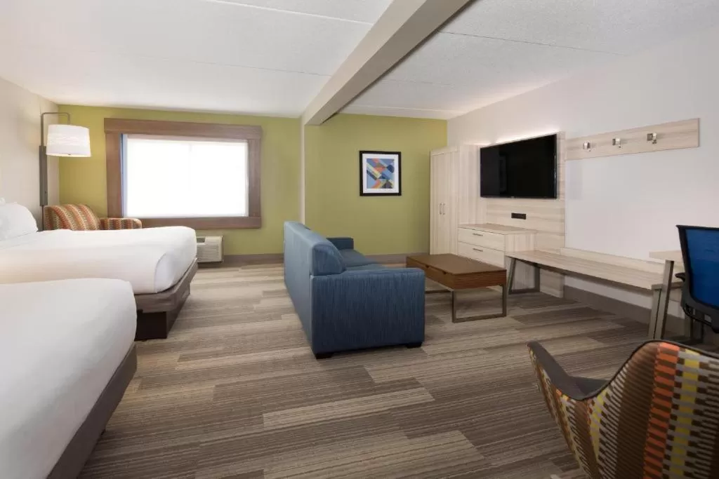 Bed in Holiday Inn Express Louisville Northeast by IHG