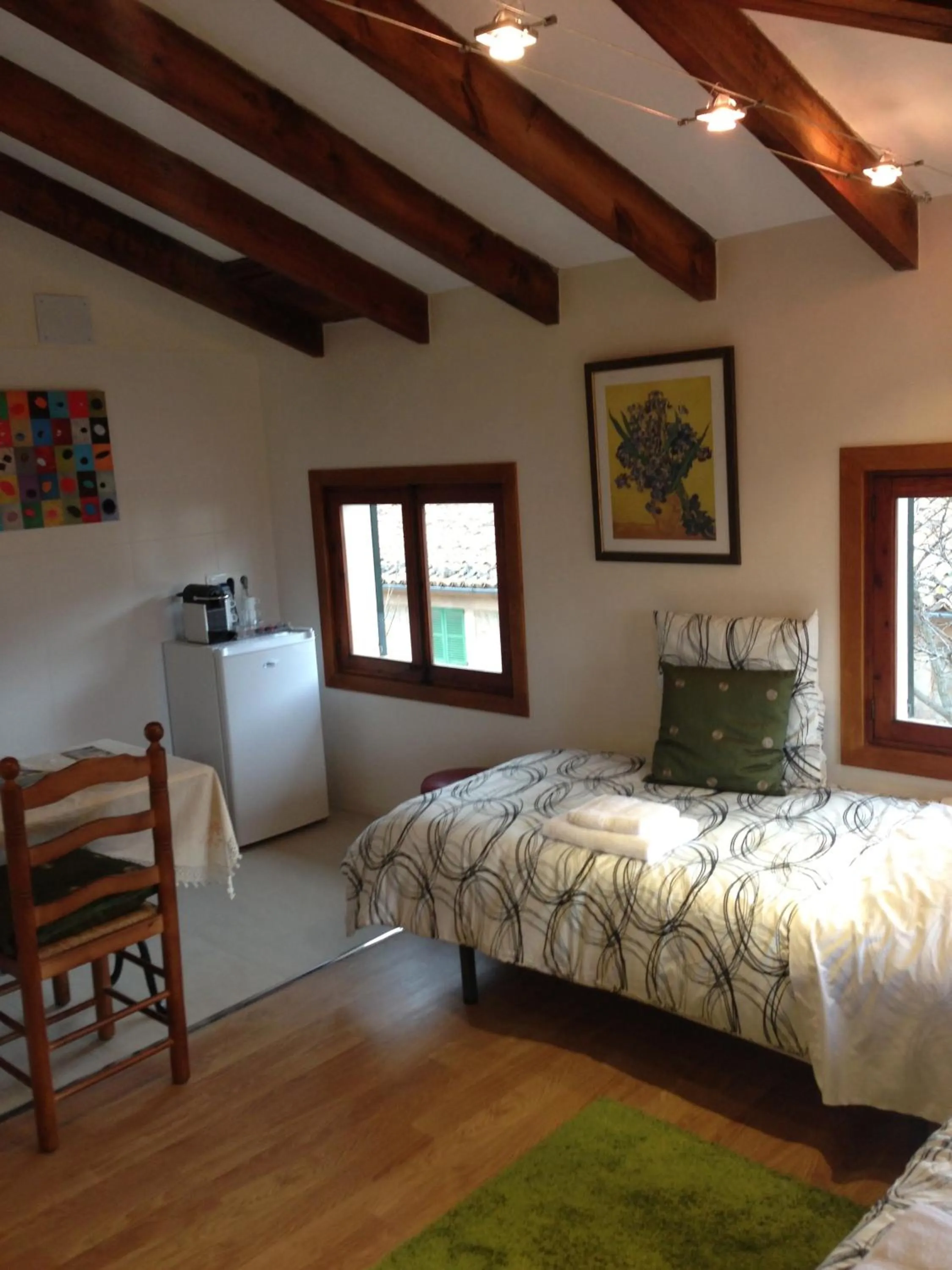 Photo of the whole room in Allotjaments Serra de Tramuntana