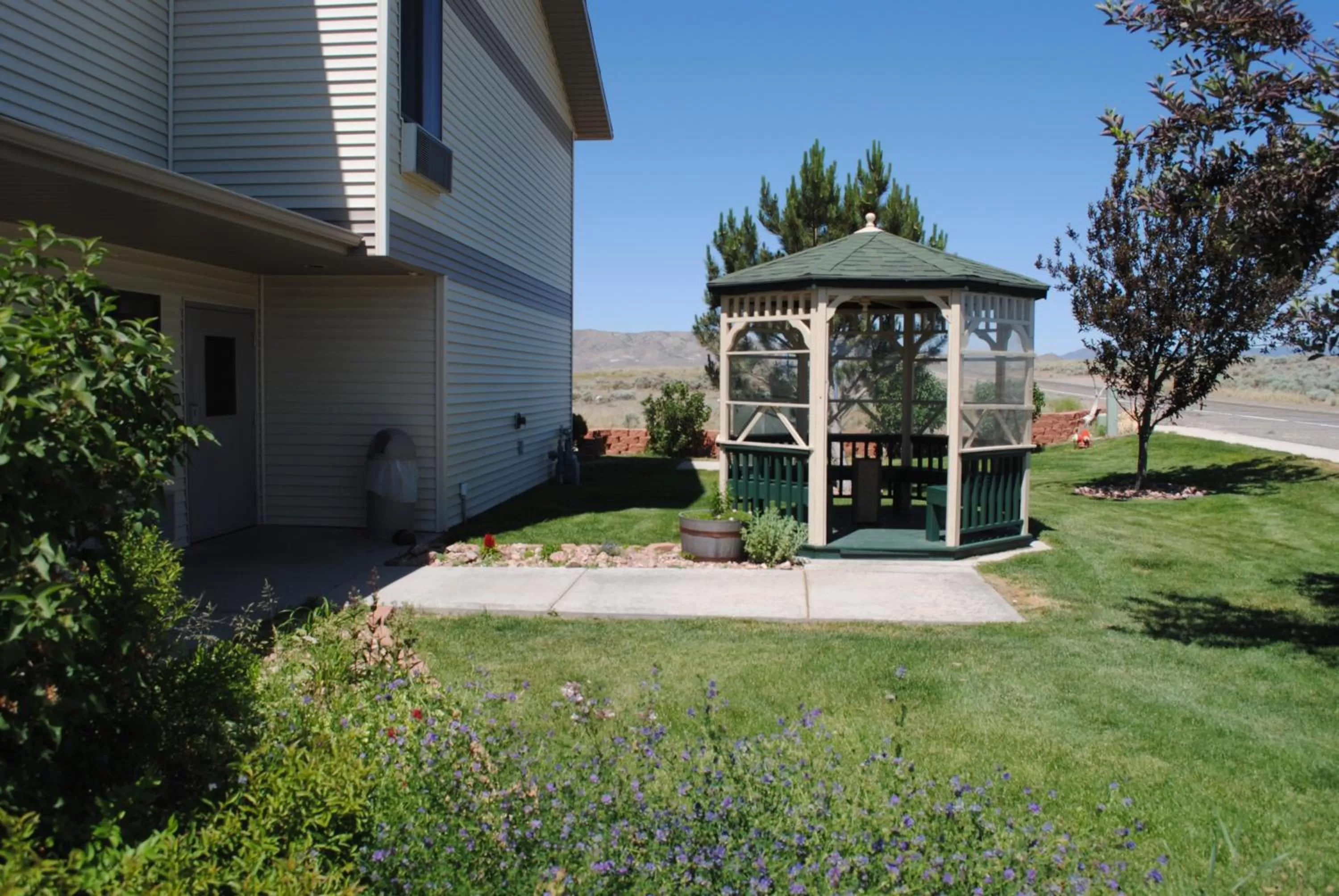 Patio in Travelodge by Wyndham Milford