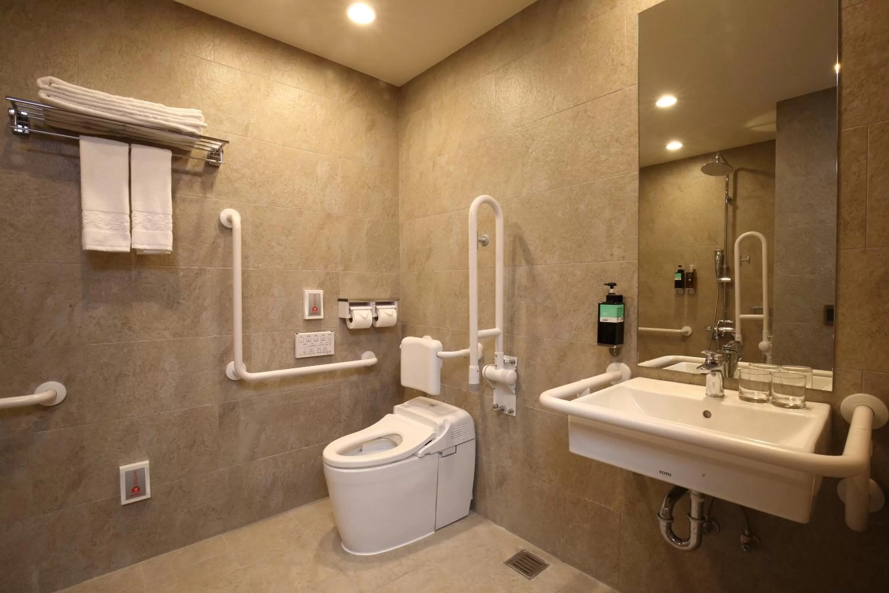 Toilet in Kloud Hotel