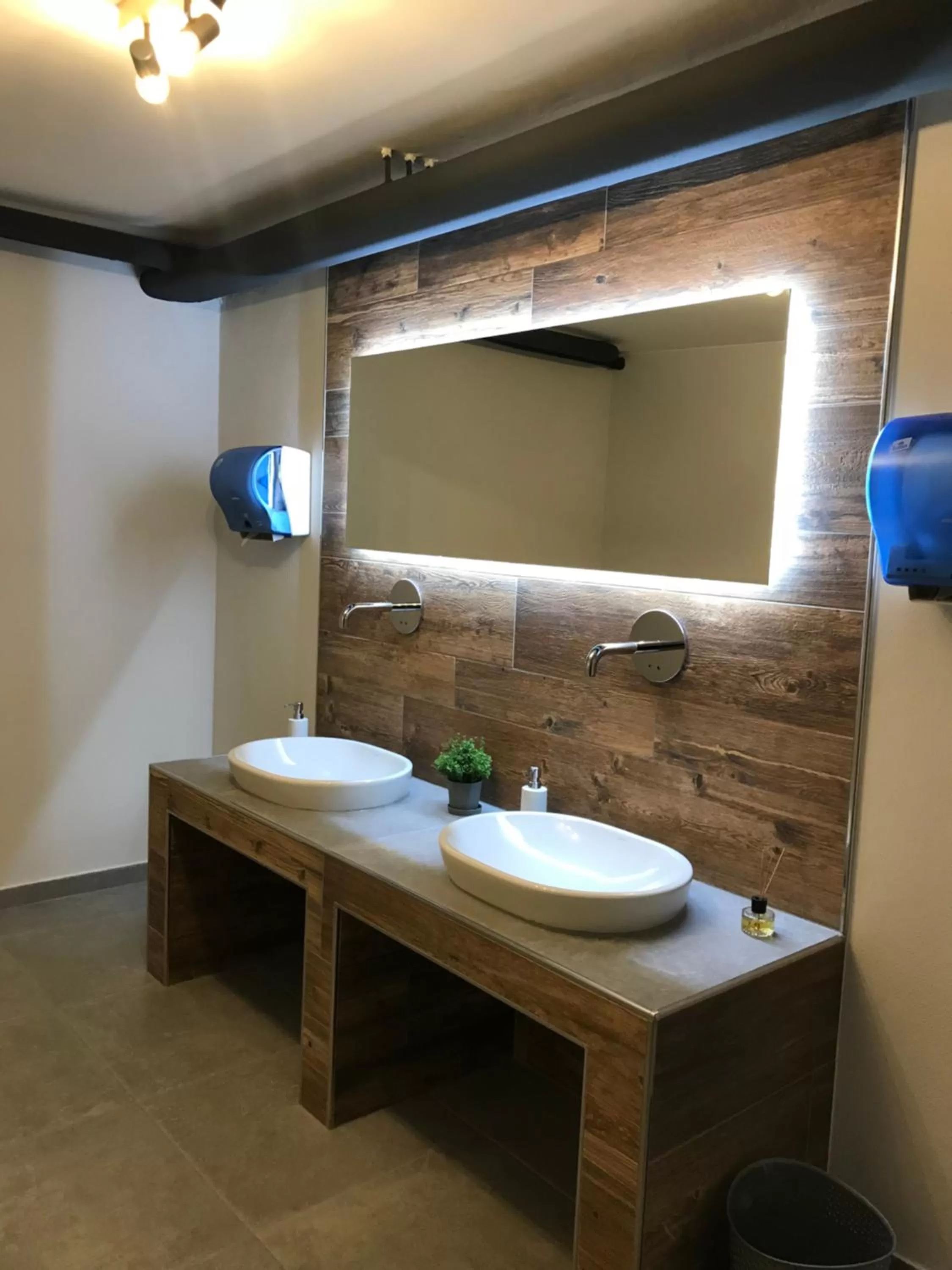 Toilet in Hotel & Weinhaus Zum Schwarzen Bären