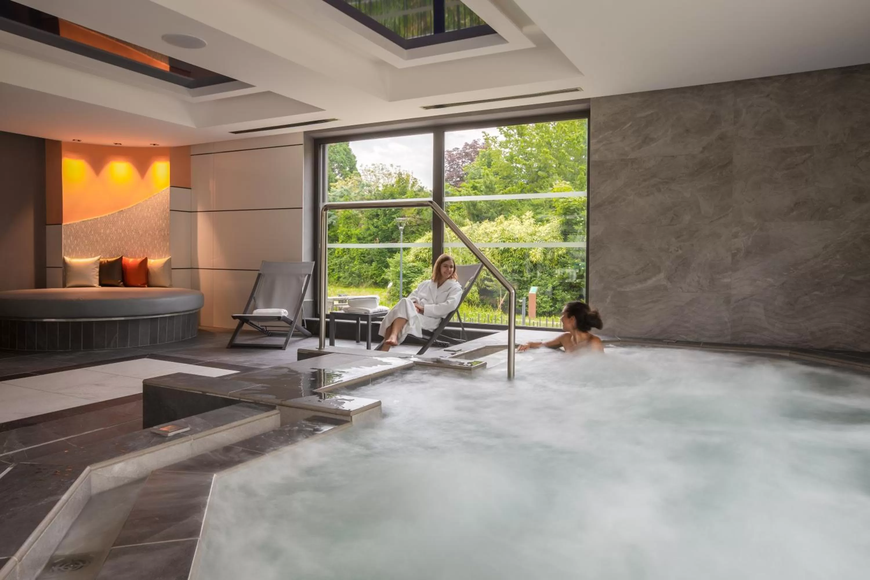 Hot Tub in Rivage Hôtel & Spa Annecy