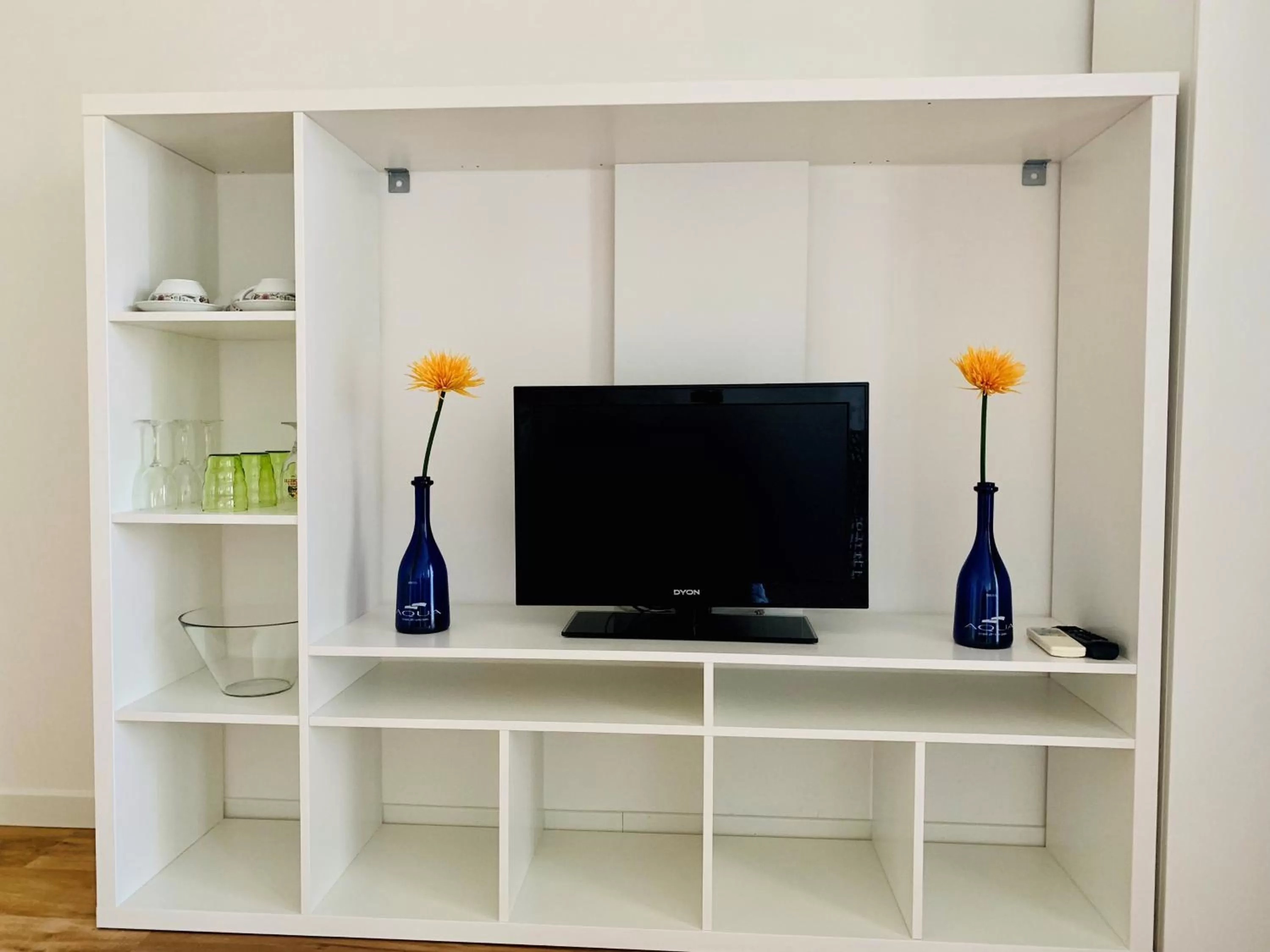 TV and multimedia in Front Lake Apartment Bardolino