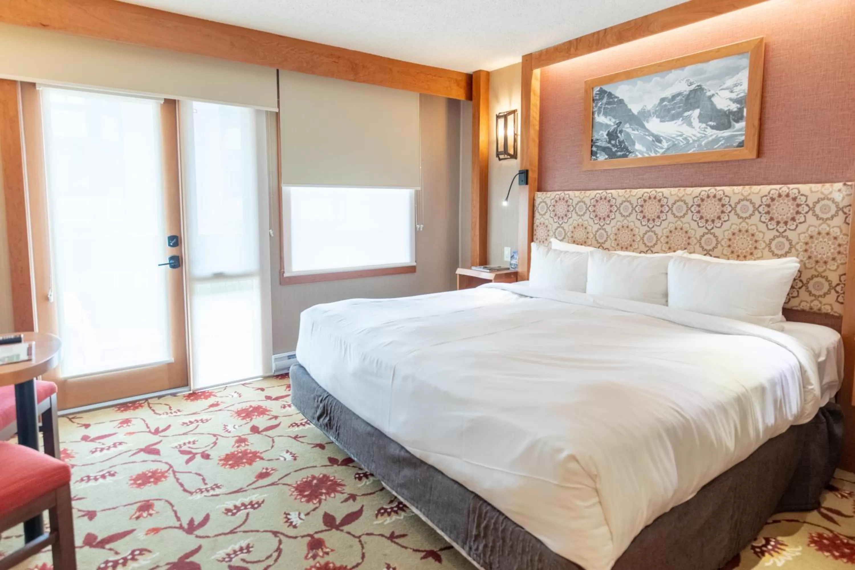 Bed in Banff Ptarmigan Inn