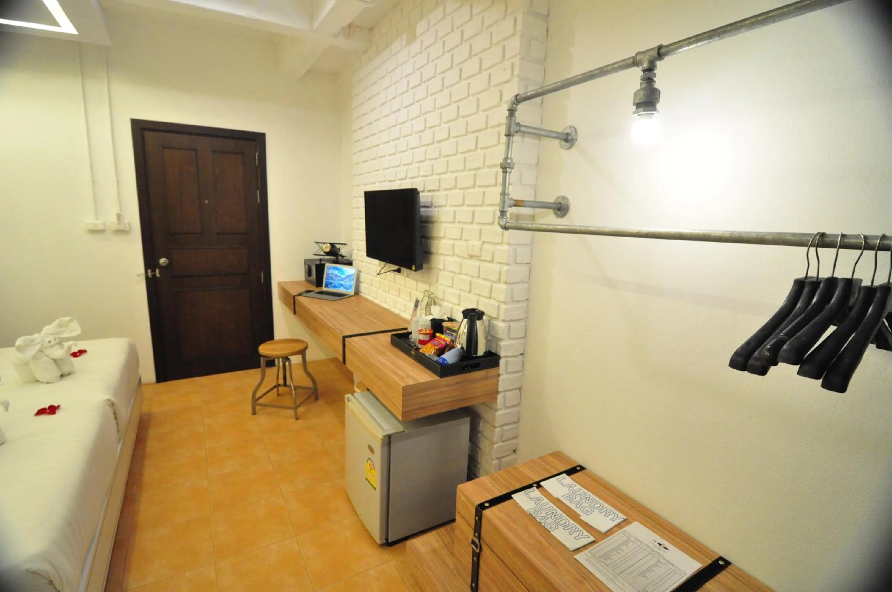 TV and multimedia in Forty Winks Phuket Hotel