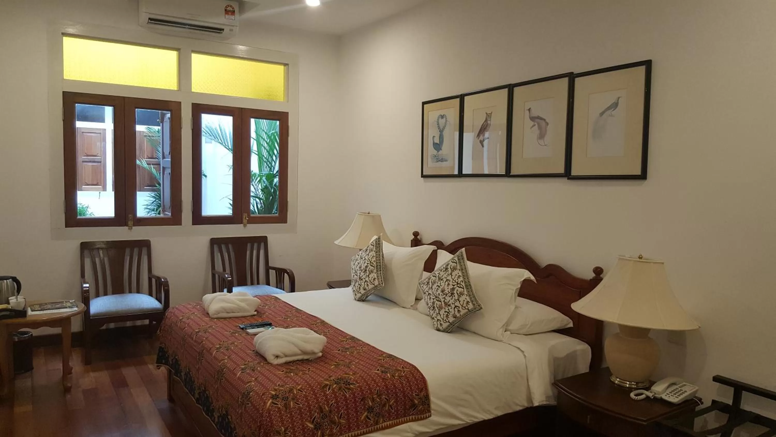 Bed in Heeren Straits Hotel