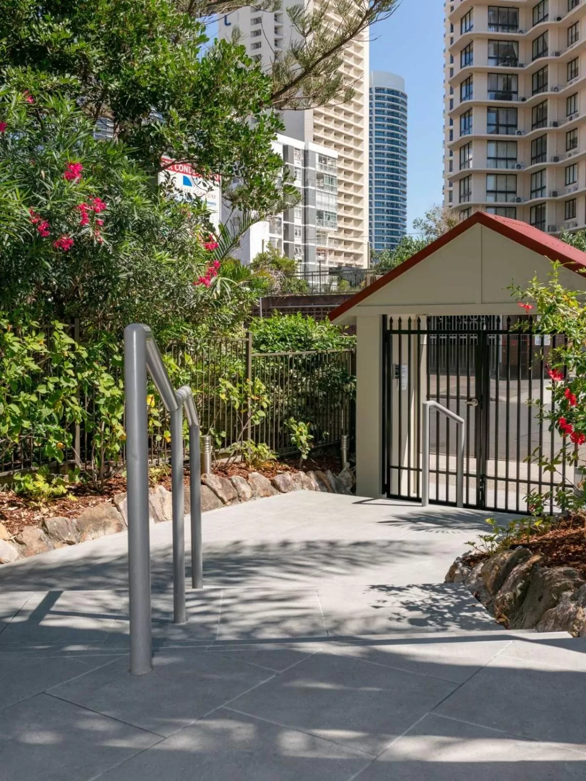 Facade/entrance in Trickett Gardens Holiday Inn
