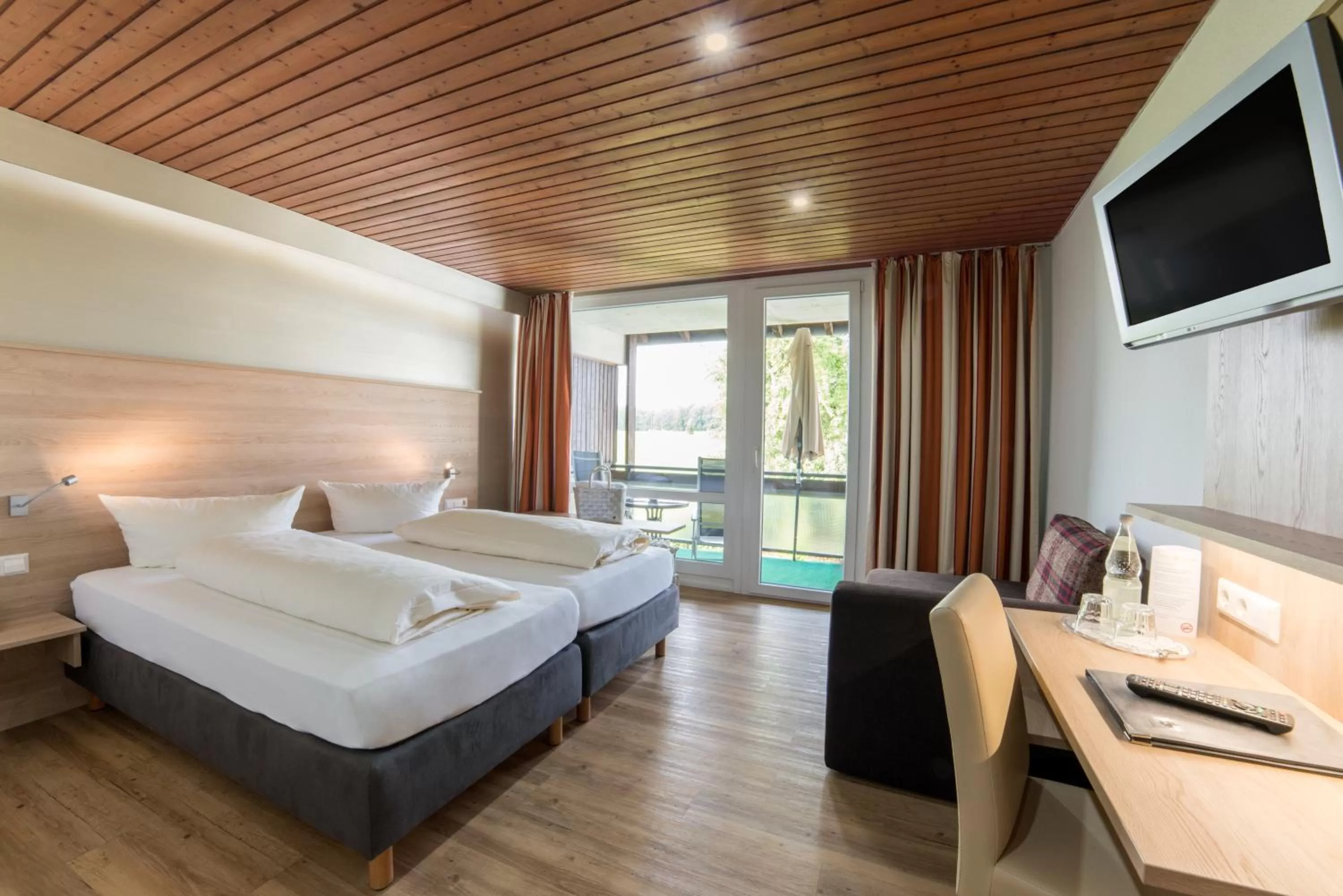 Bedroom, Bed in Wellnesshotel Sonnenhof & Sonnhalde