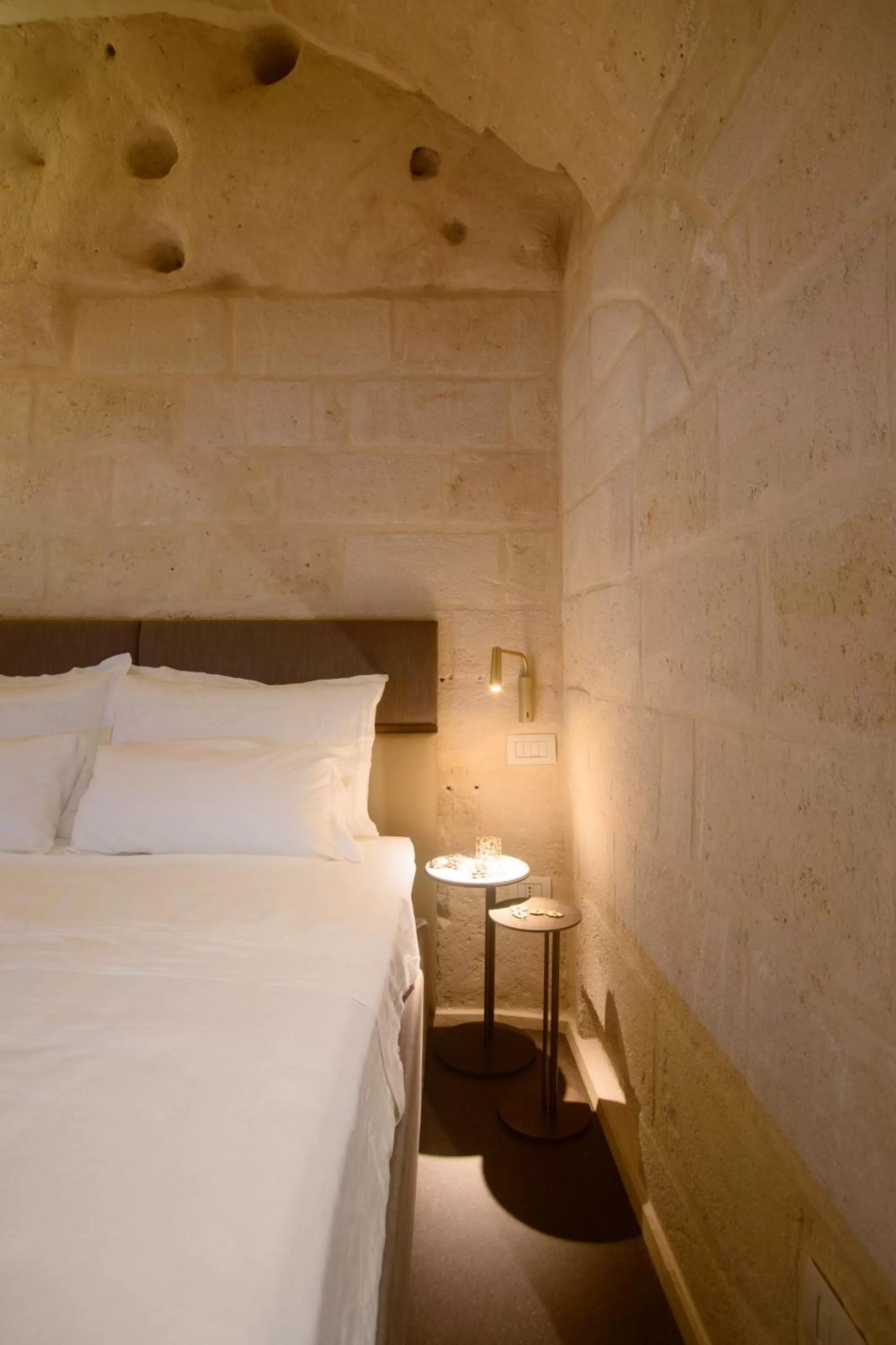 Bed in Le Malve Cave Retreat