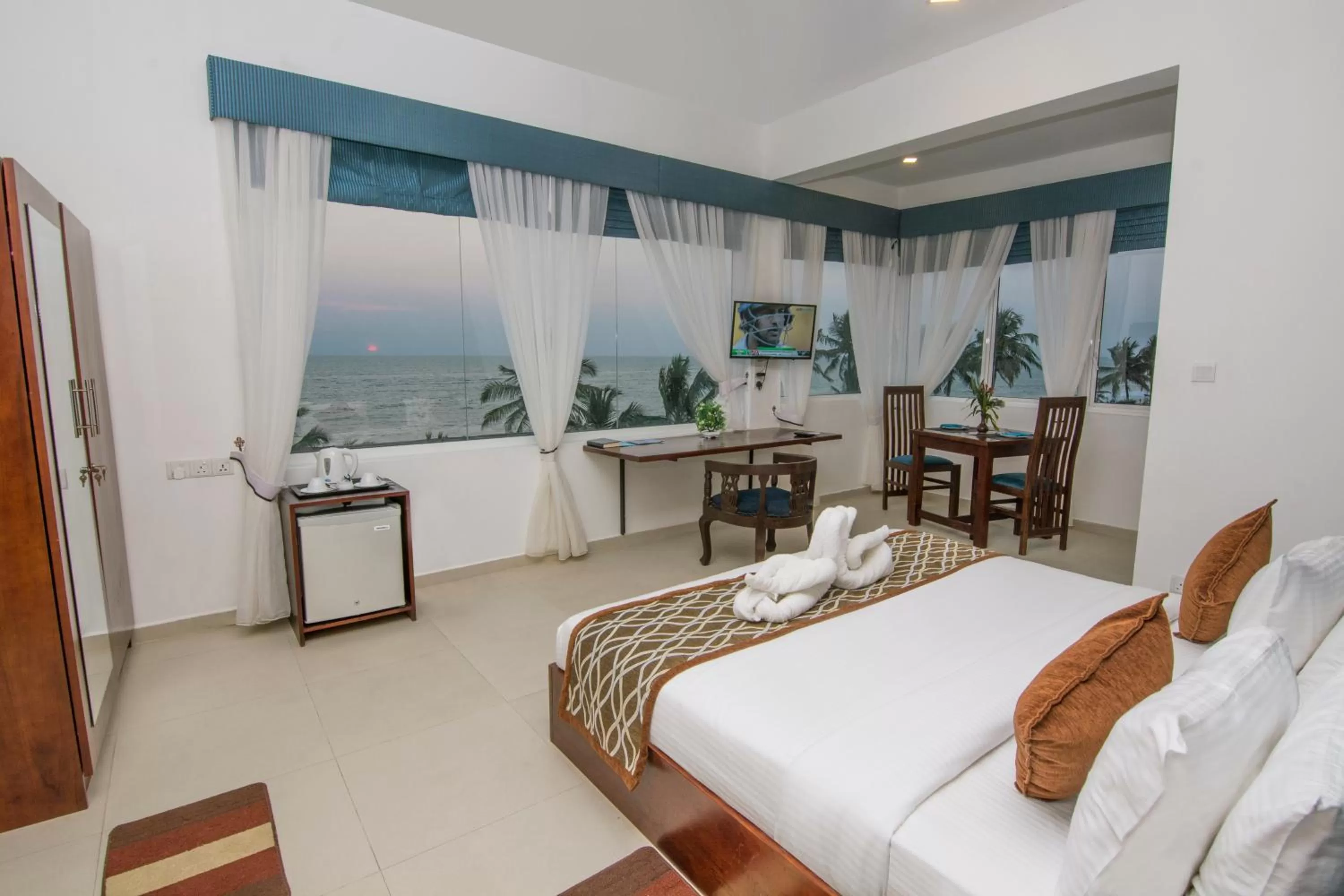 Bed in Mount Breeze Hotel