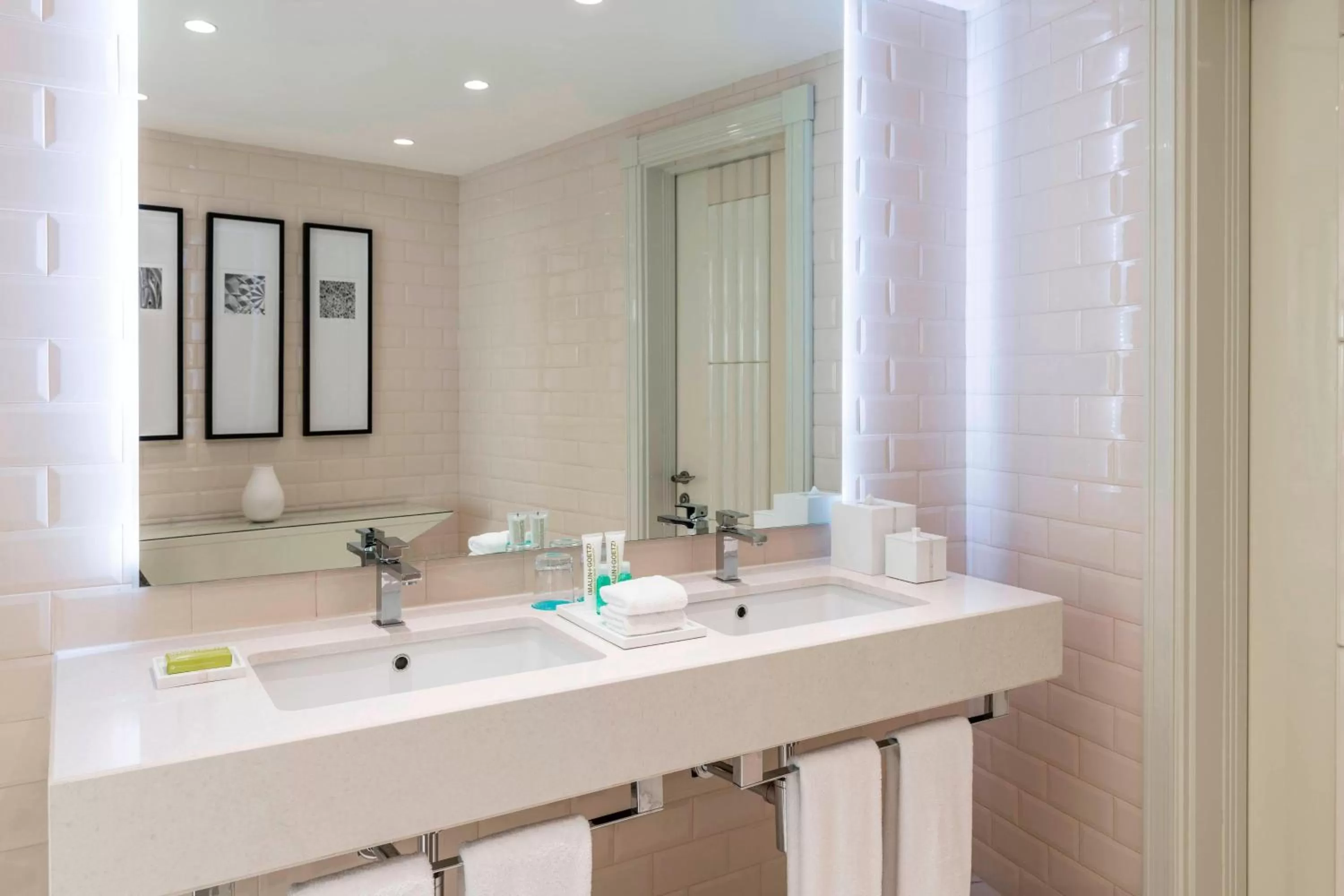 Bathroom in Le Royal Meridien Beach Resort & Spa Dubai