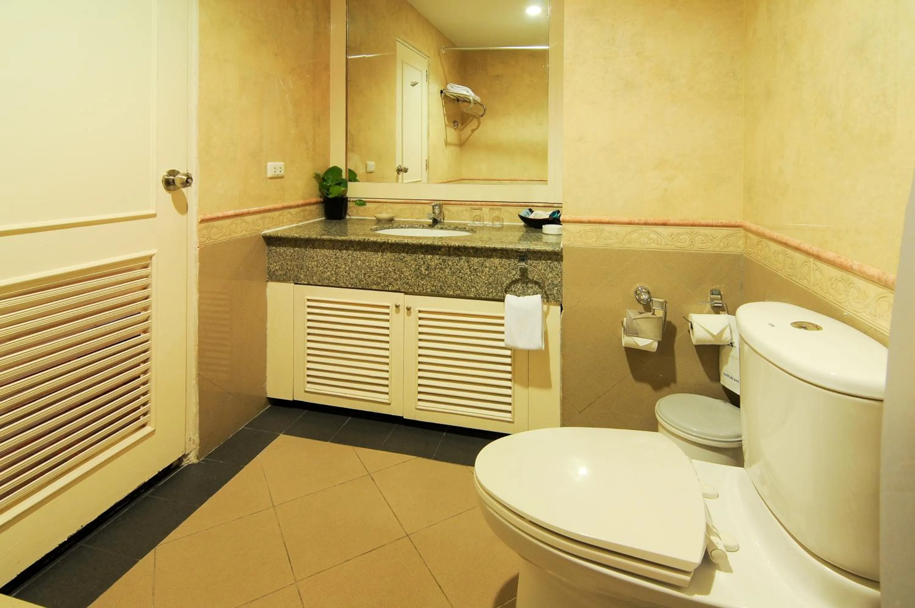 Bathroom in Admiral Suites Bangkok