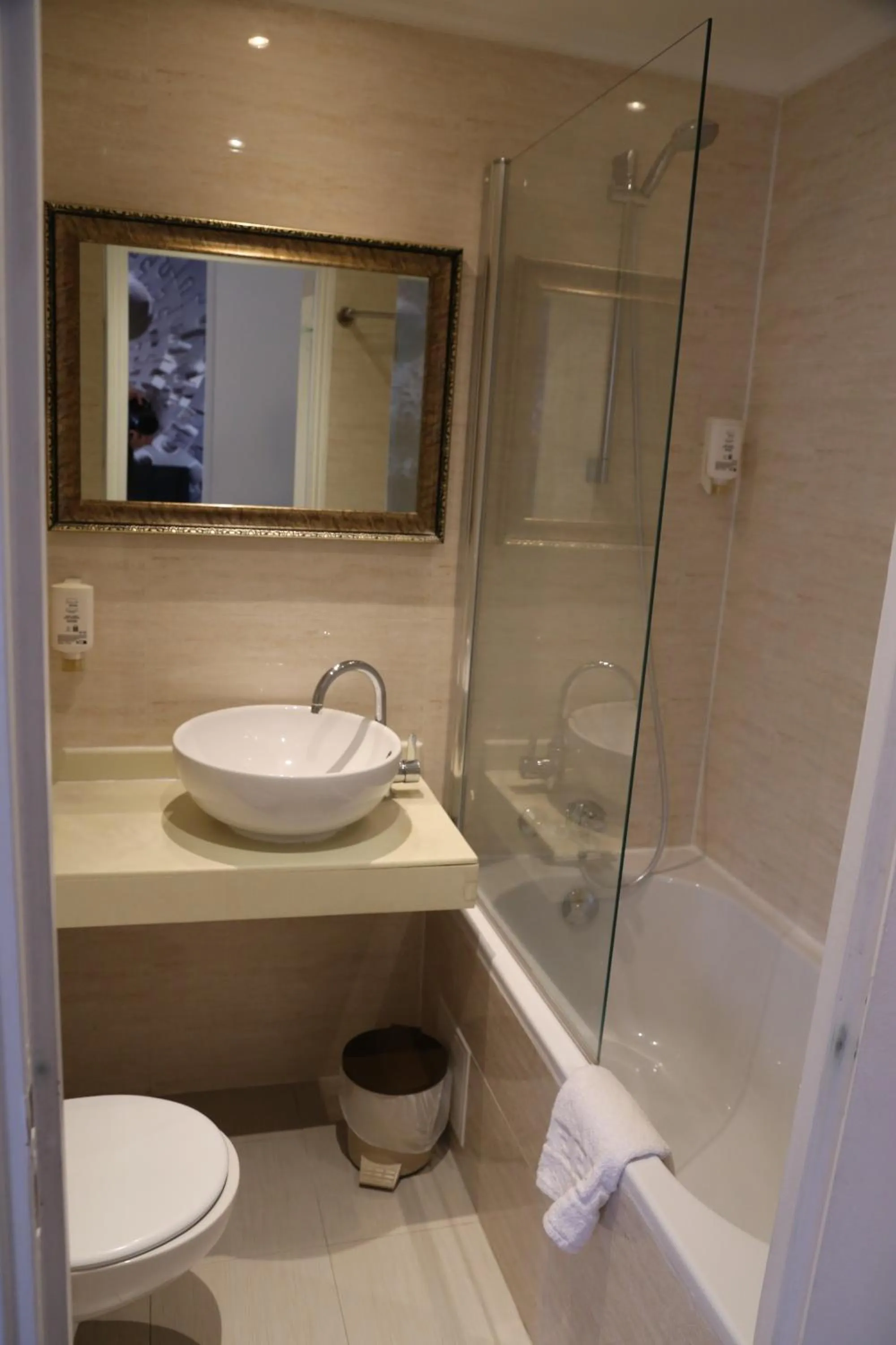 Bathroom in Hôtel Princesse Isabelle