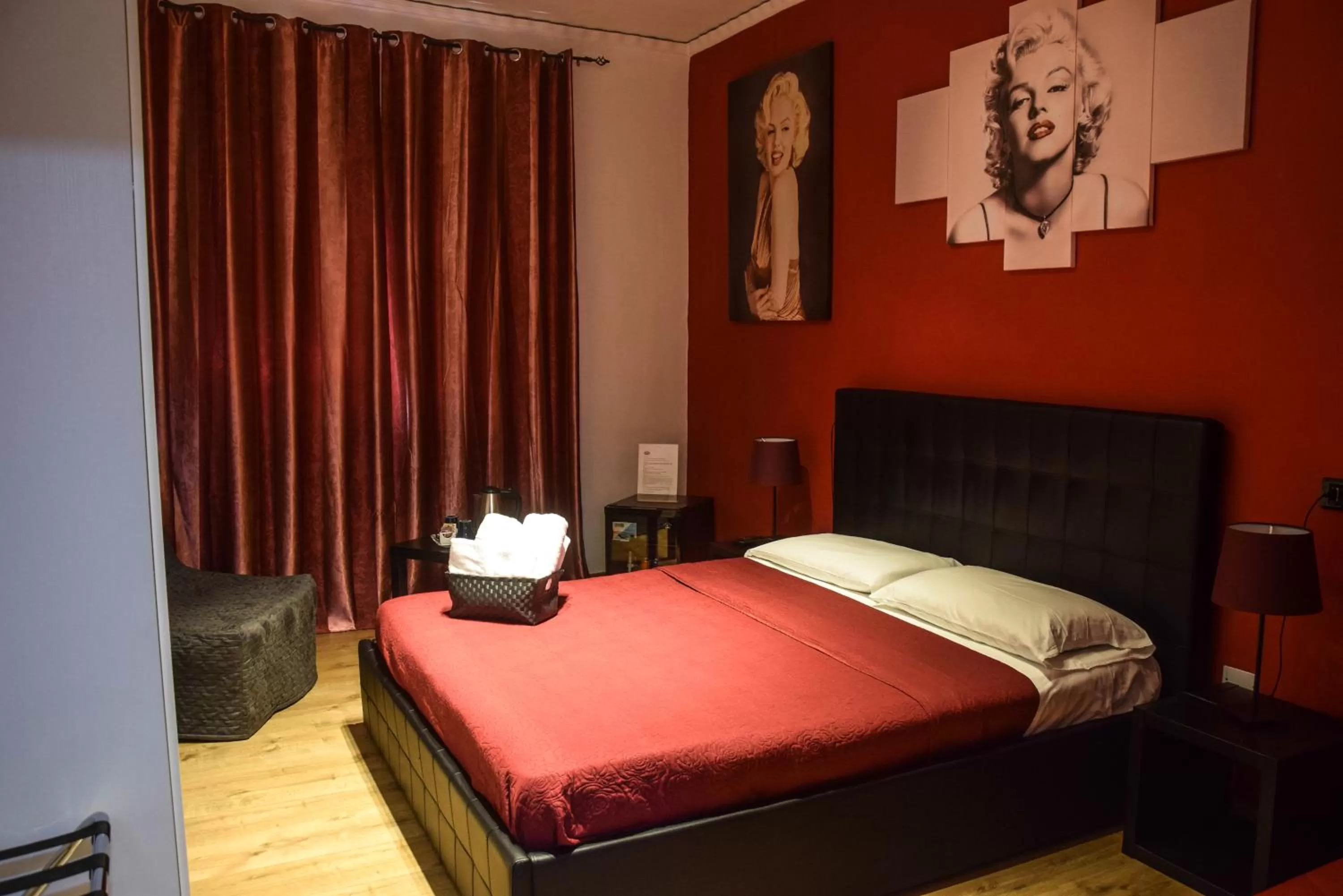 Bedroom, Bed in Hotel Kennedy