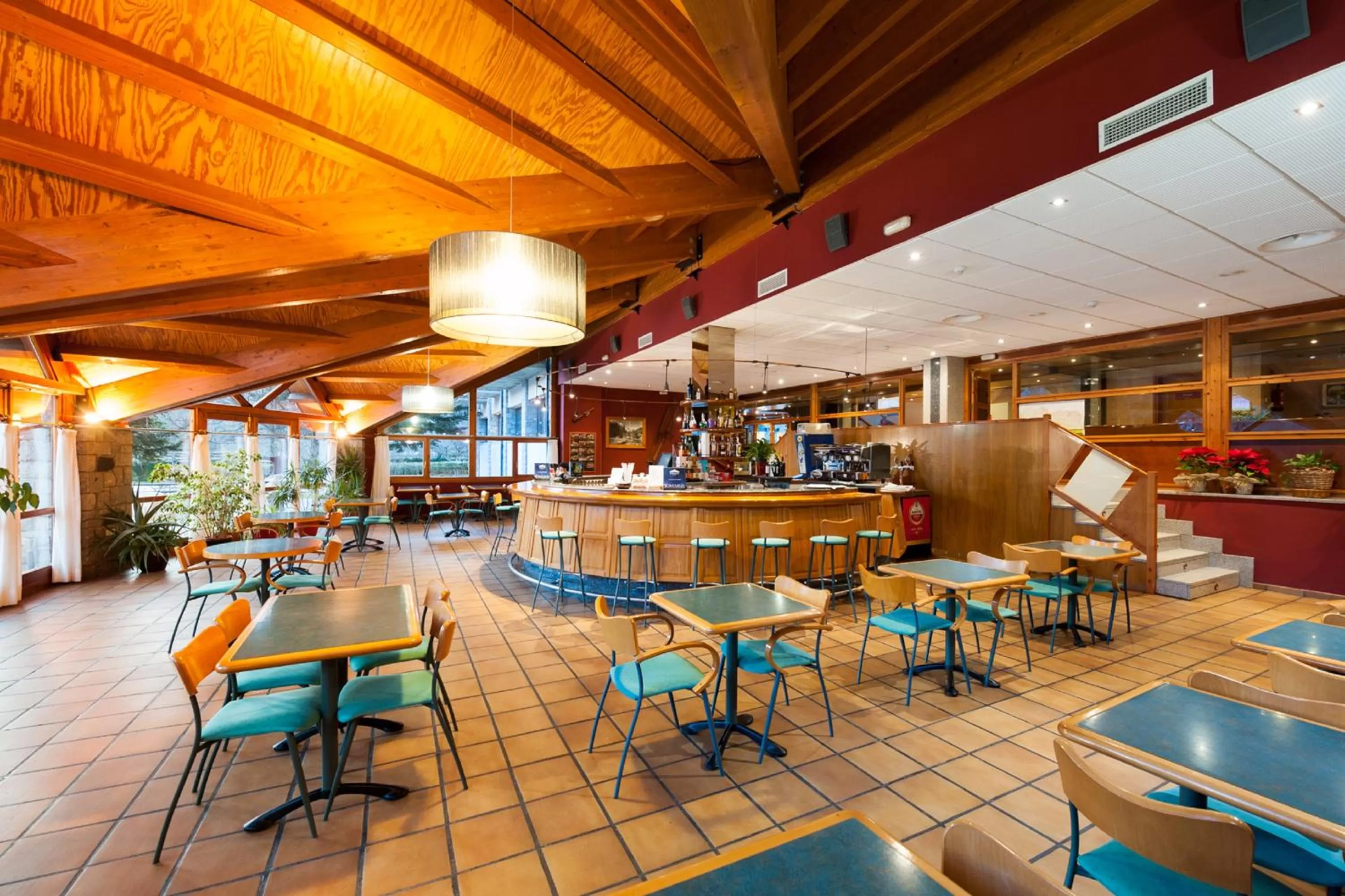 Lounge or bar in SOMMOS Hotel Benasque Spa